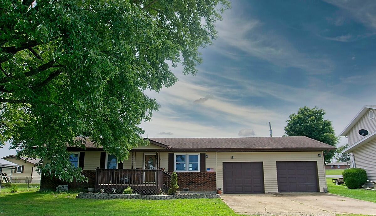 103 E Willow