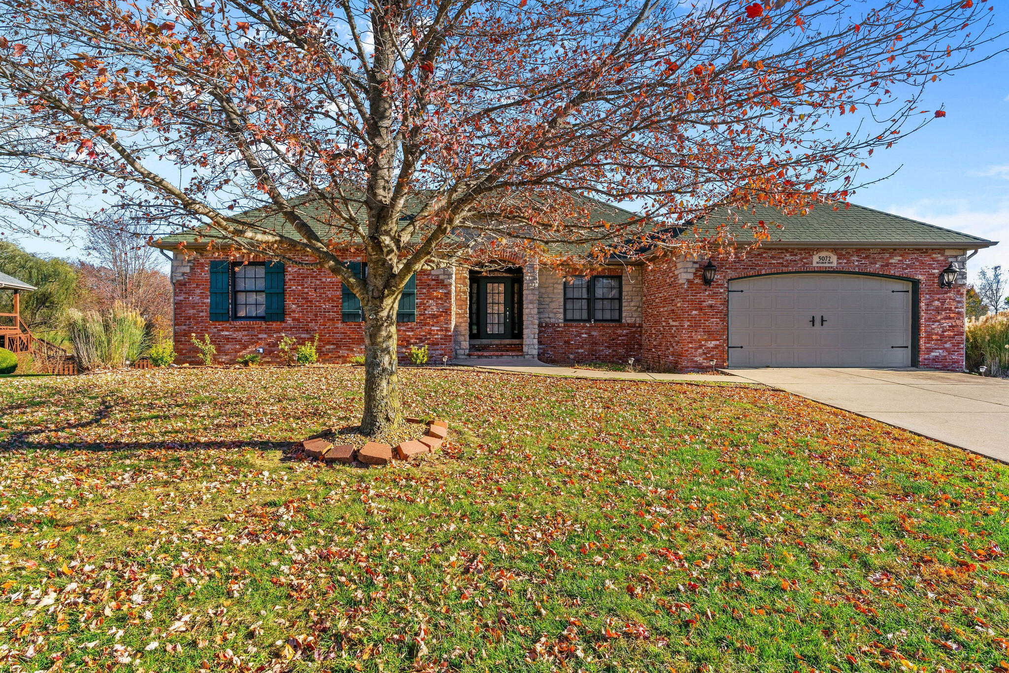 5072 E Hedgerow 1