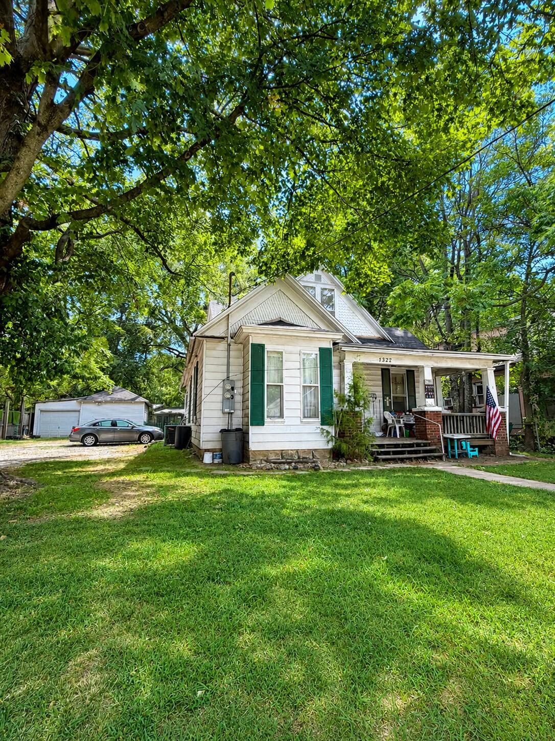 1322 N Grant 1