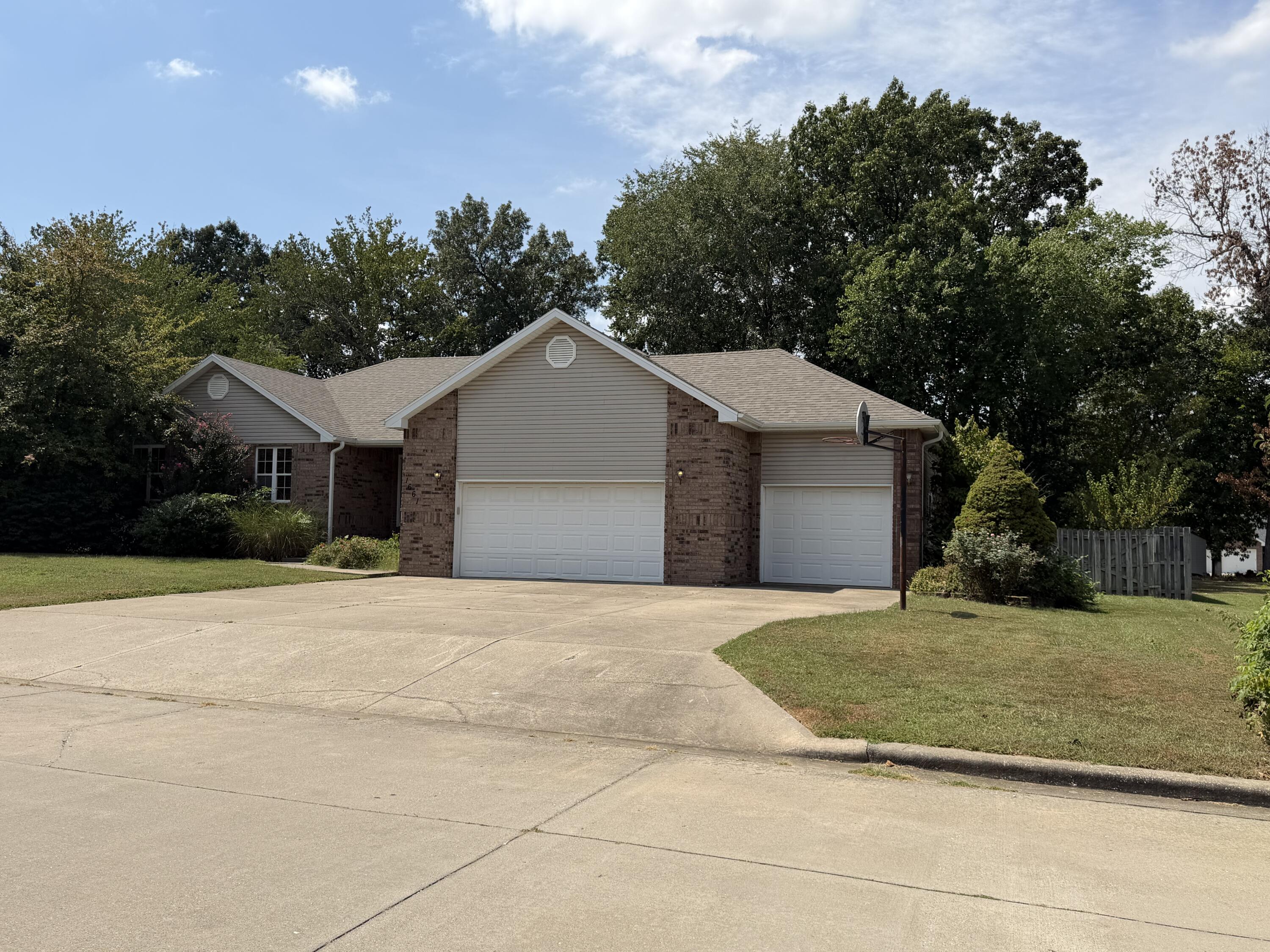 1661 N Main 1