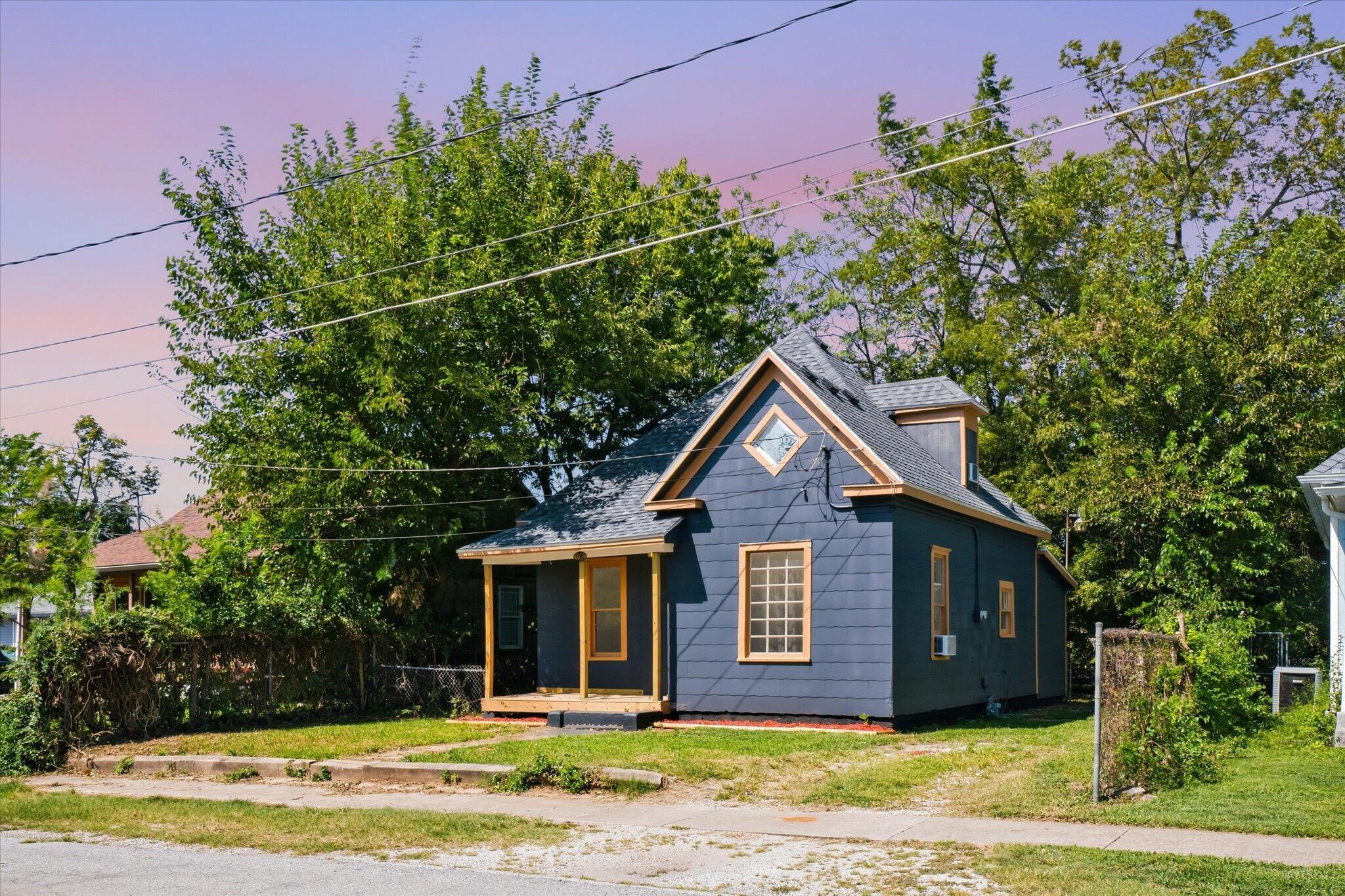 1311 N Johnston 1