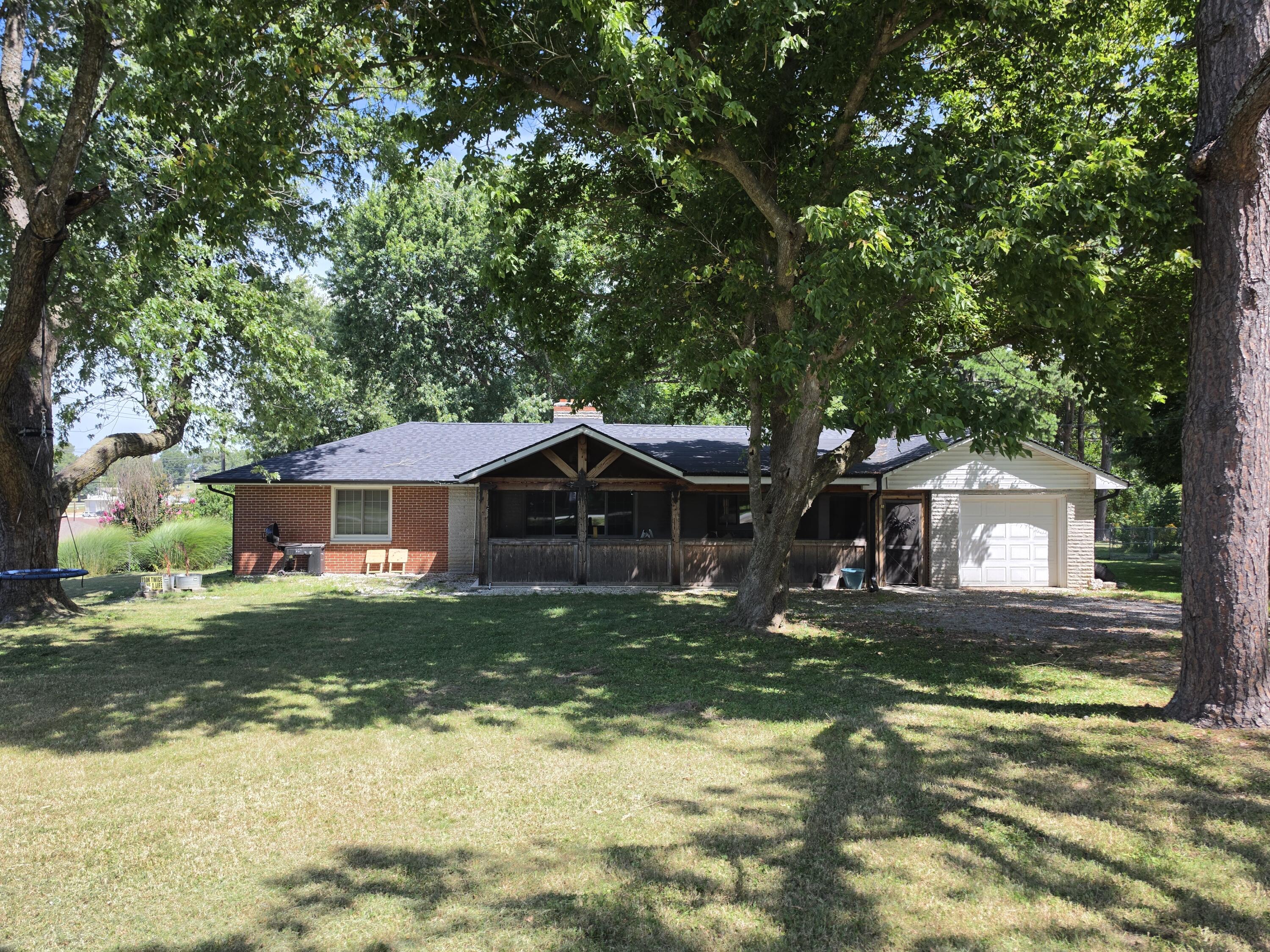 200 N Maple 1