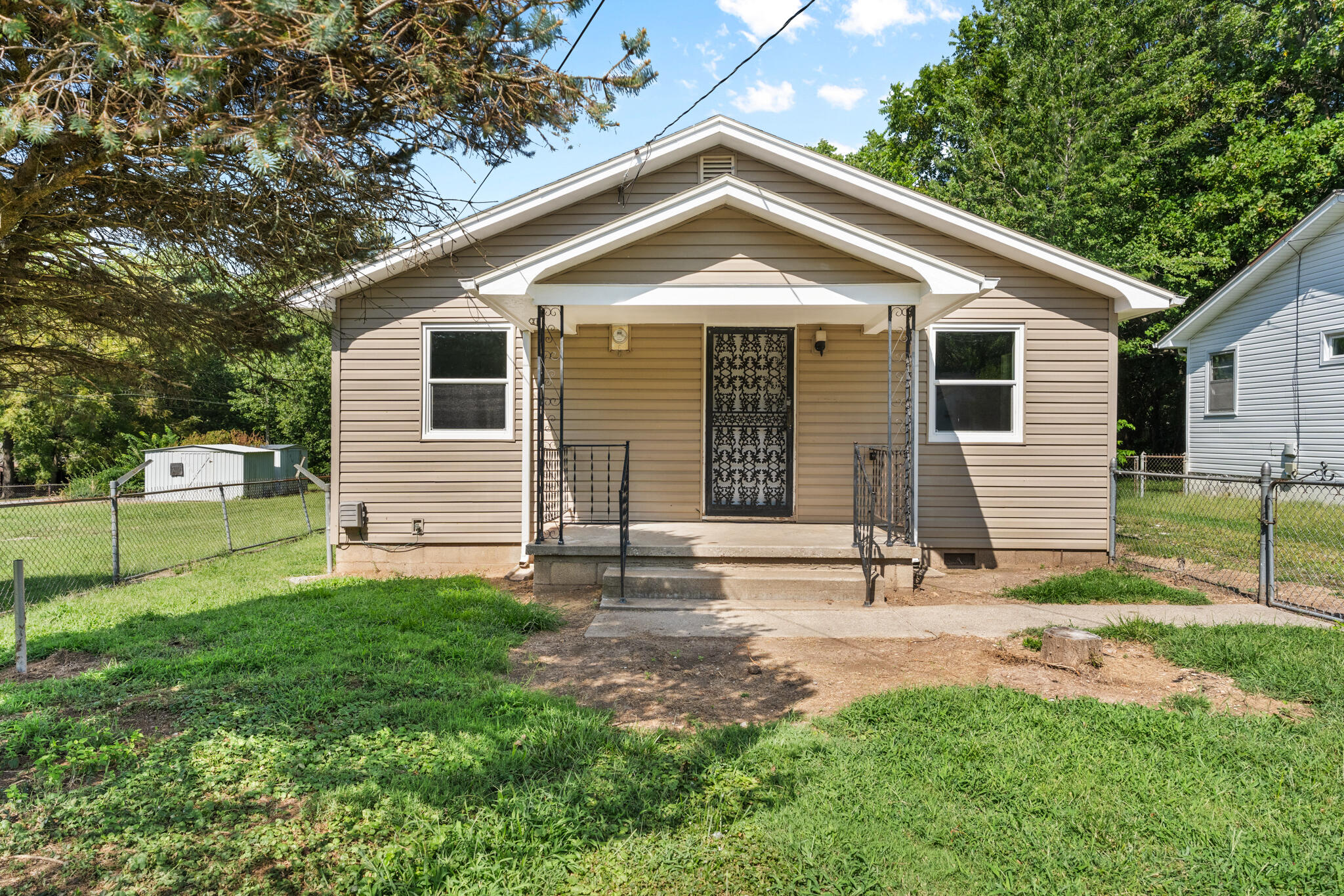 2509 N Kellett 1
