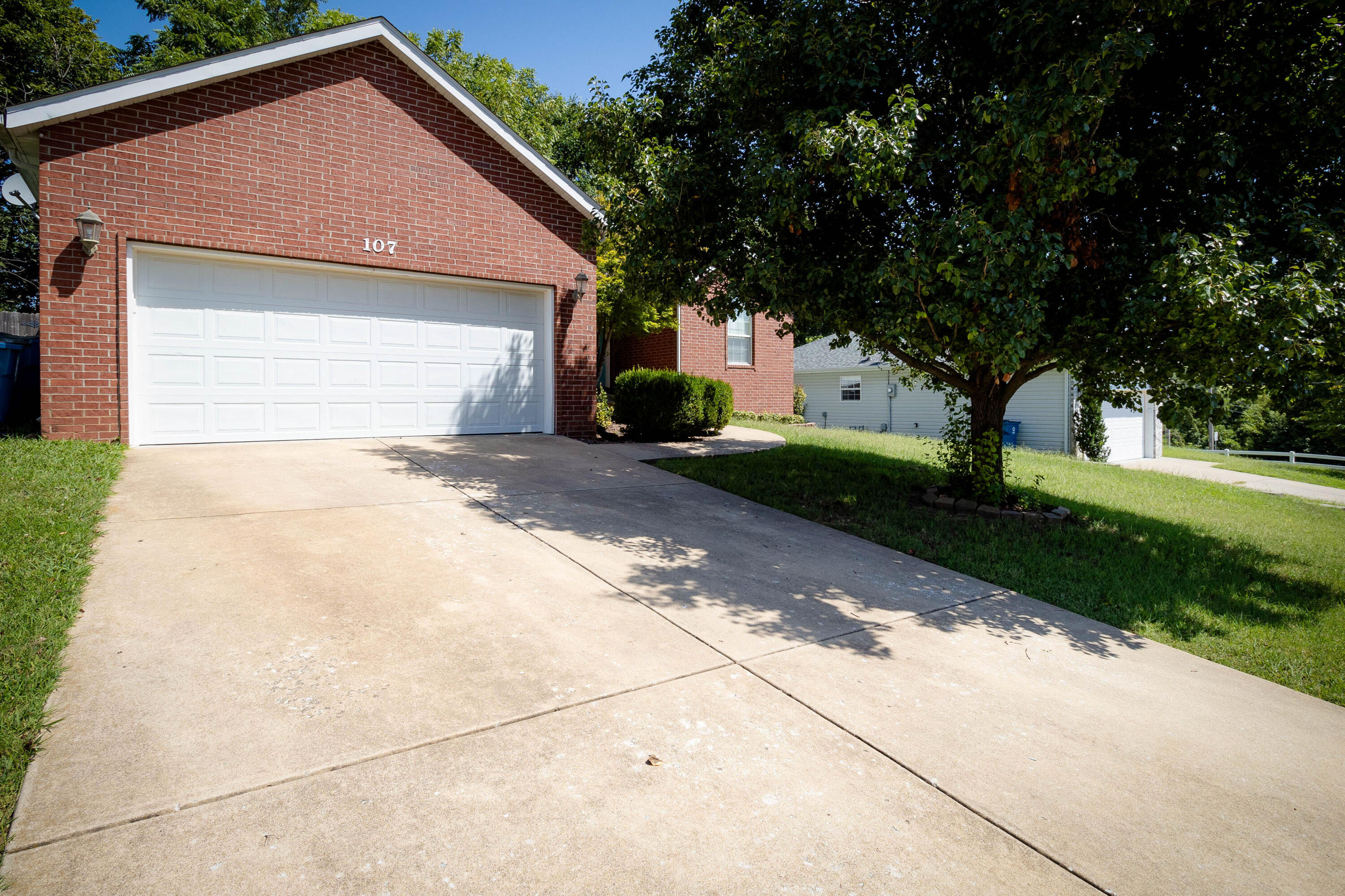 107 W Twin Oak