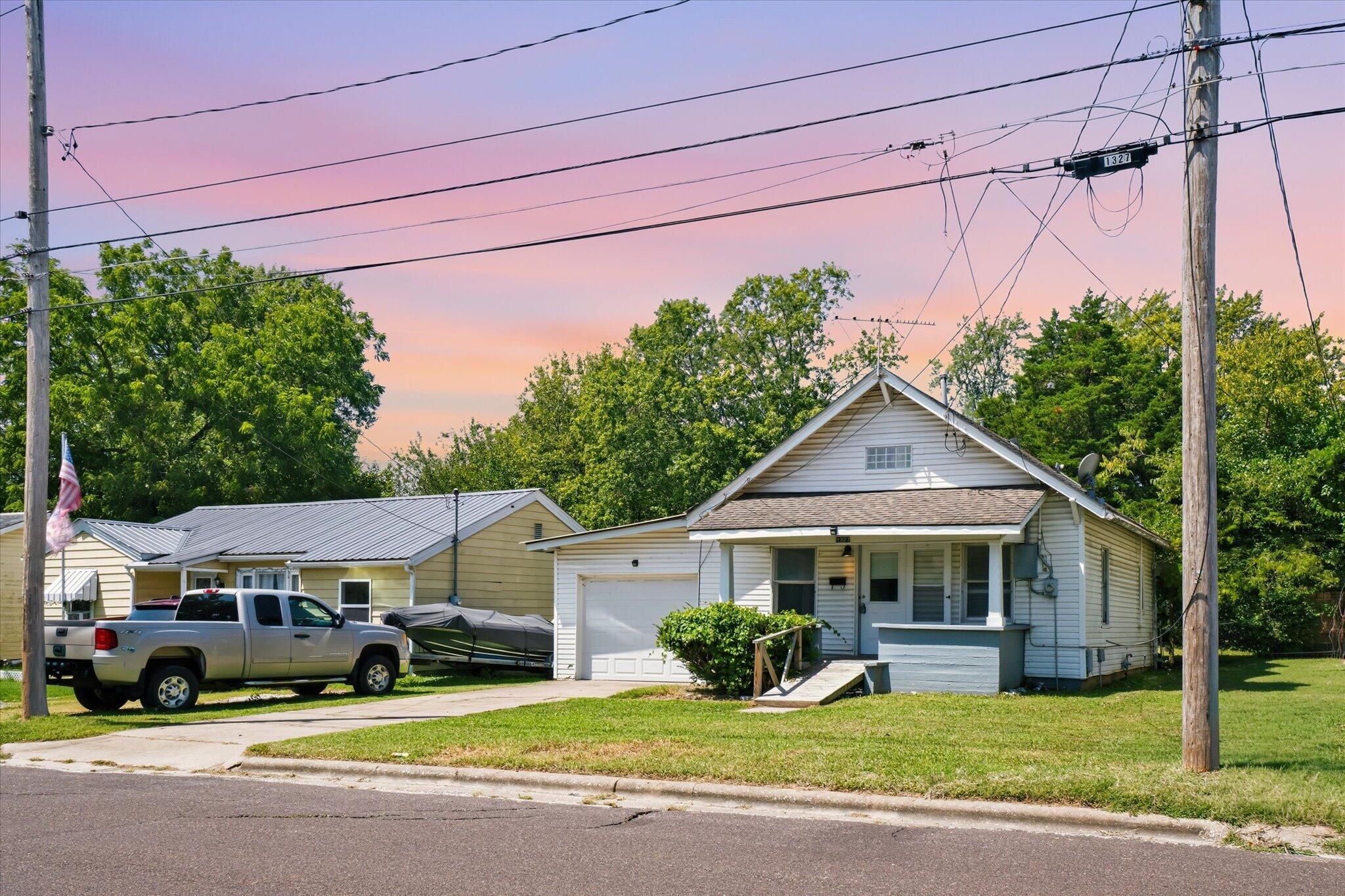 1327 N Marion 1