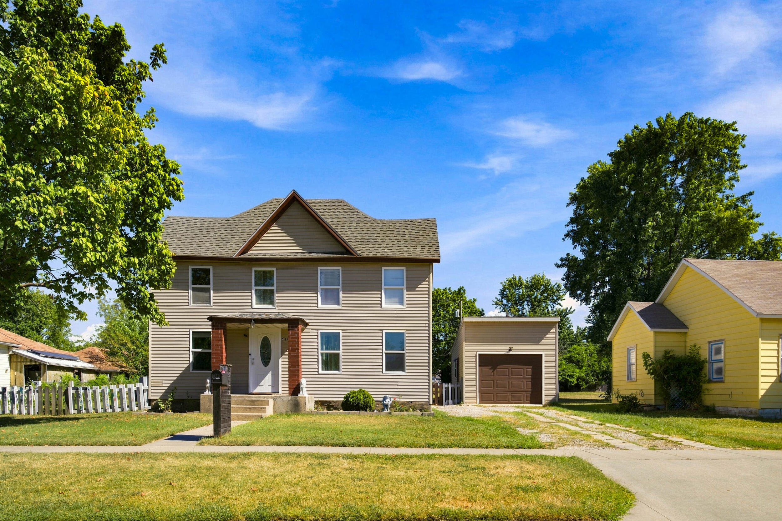 514 E Scott 1
