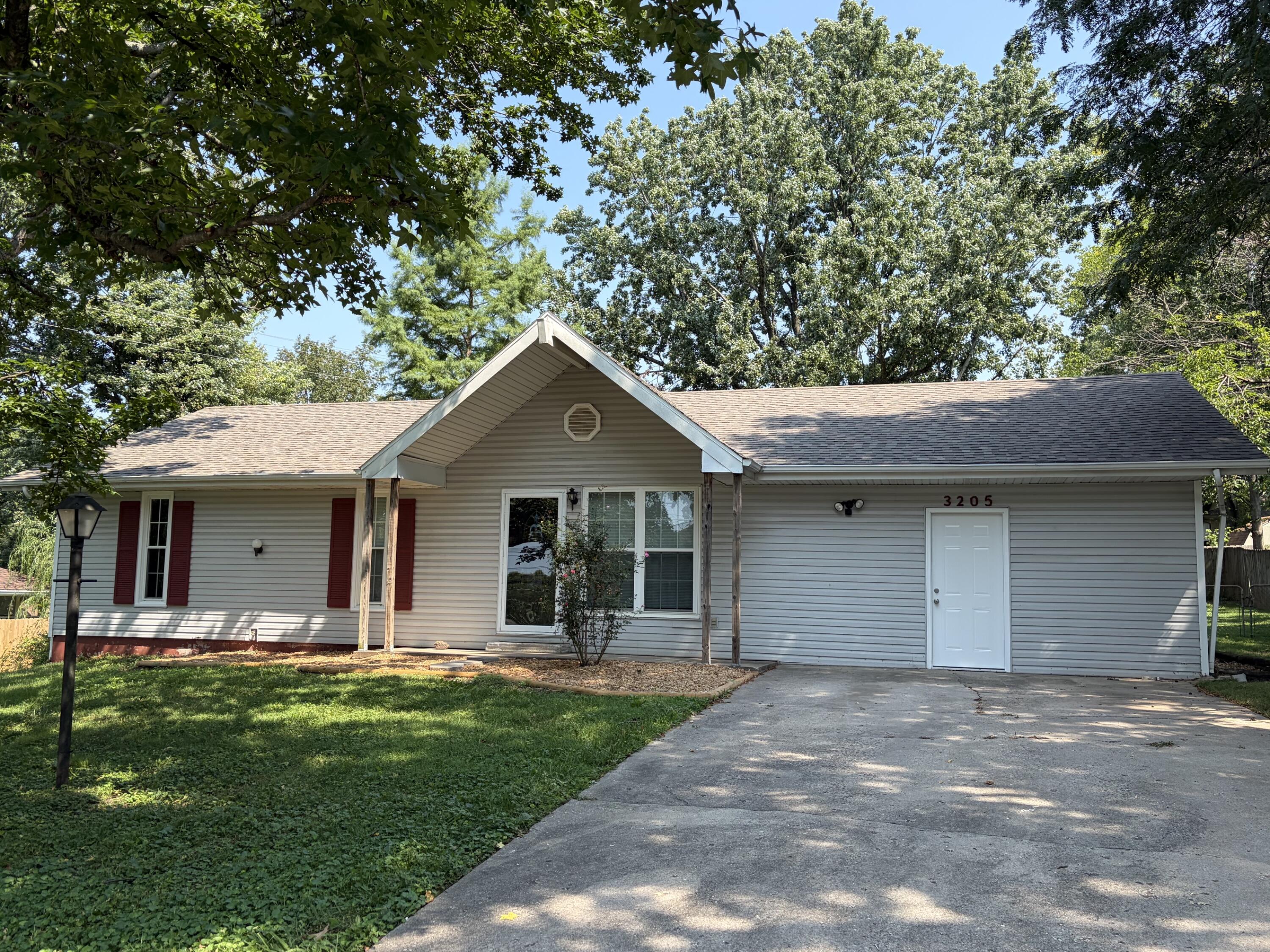 3205 W Marty 1
