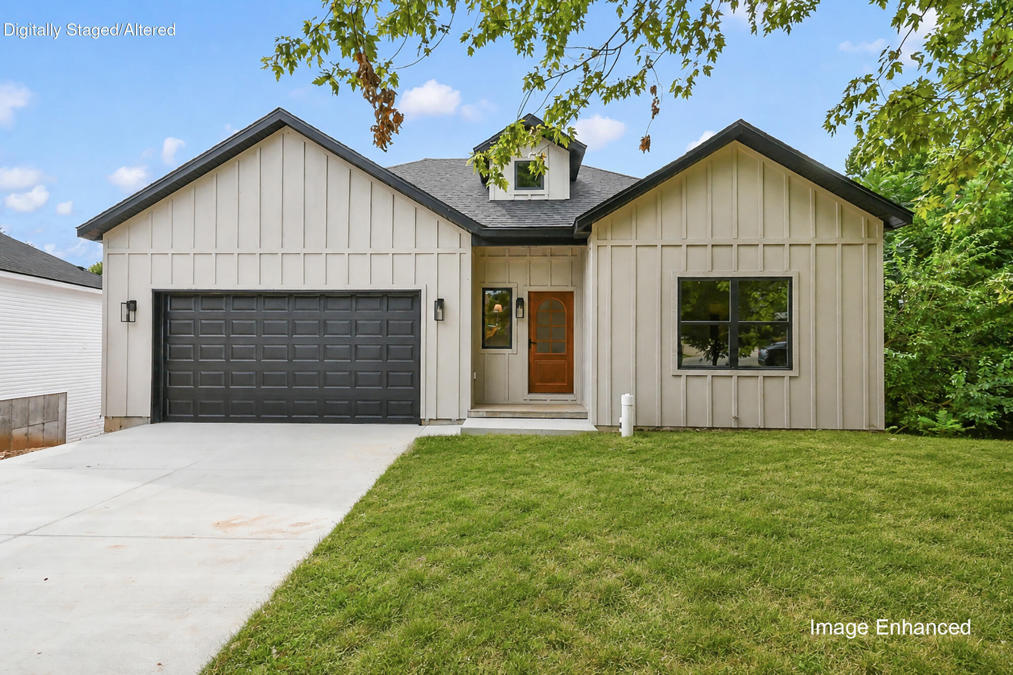 606 E Oak Leaf 1