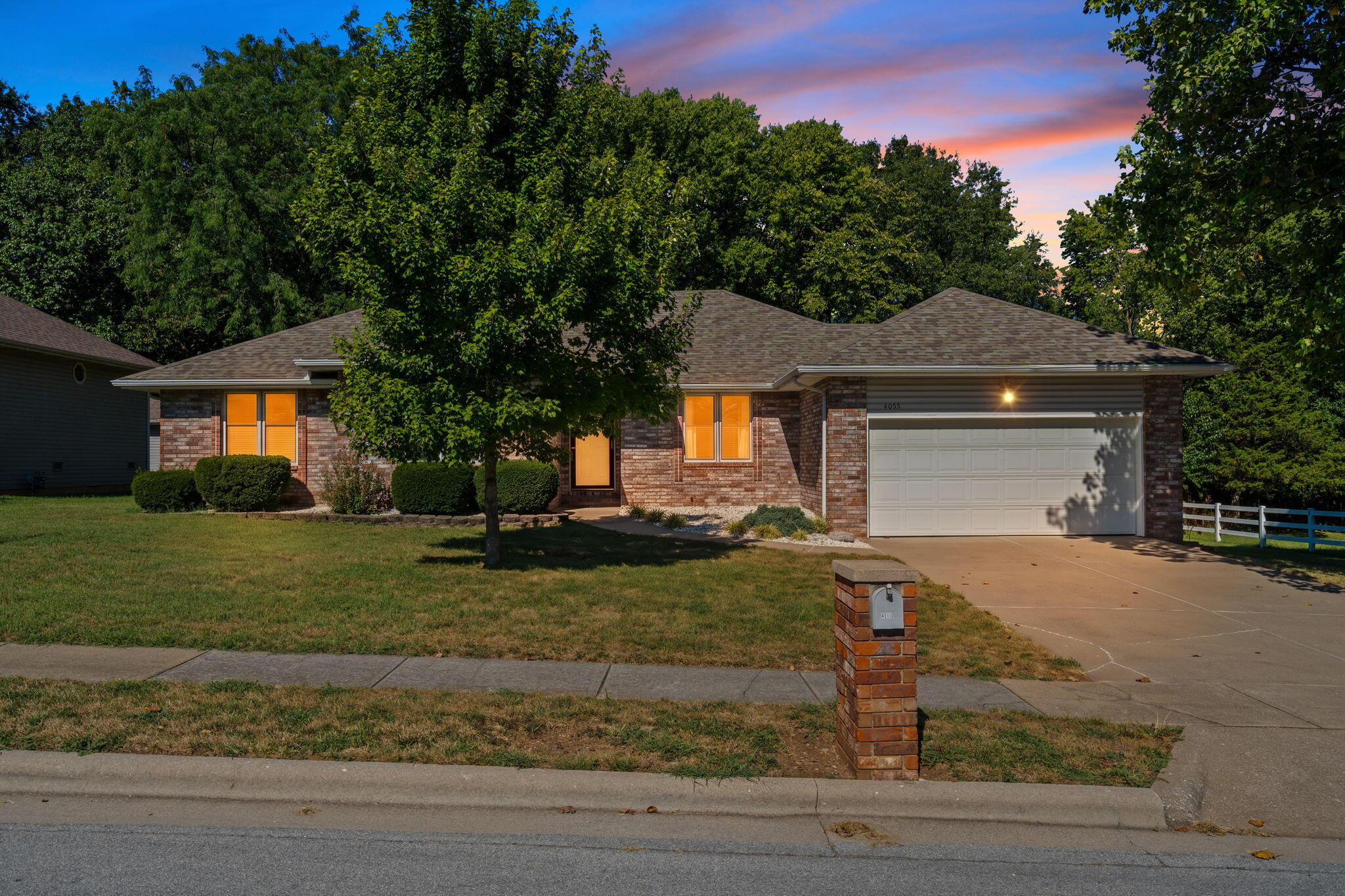 4055 N Pickwick 1