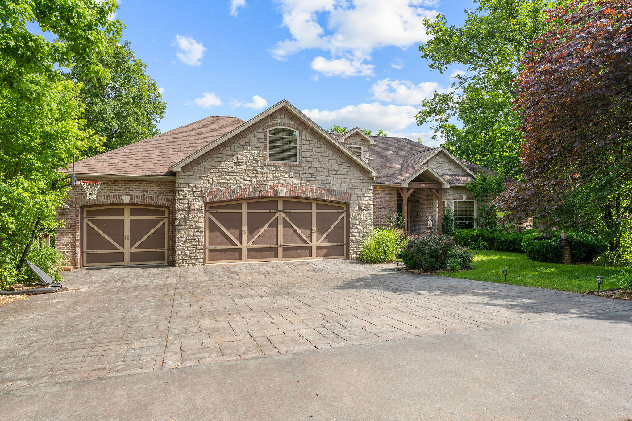 261 Country Bluff 1