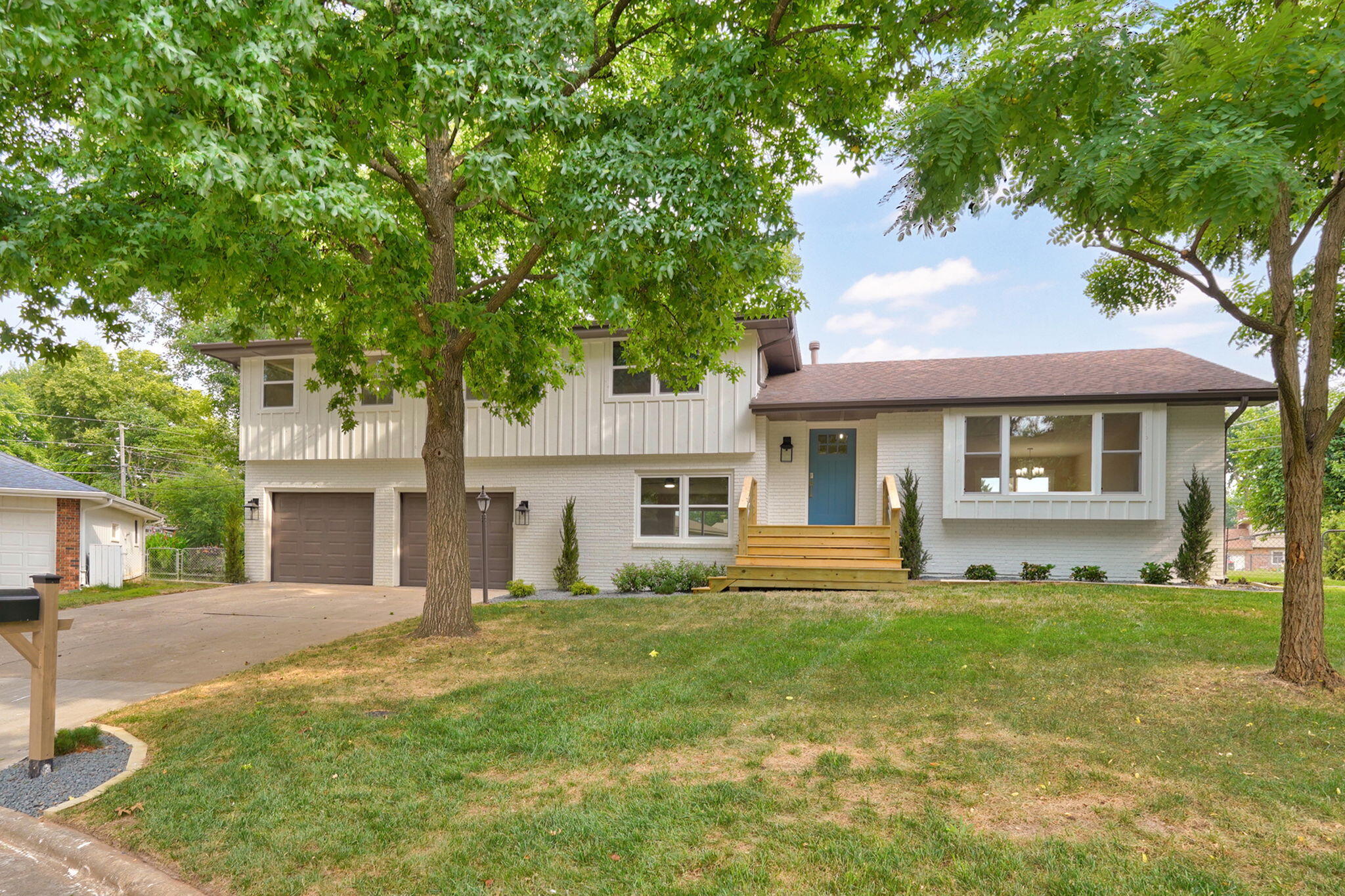 713 E Meadowlark 1