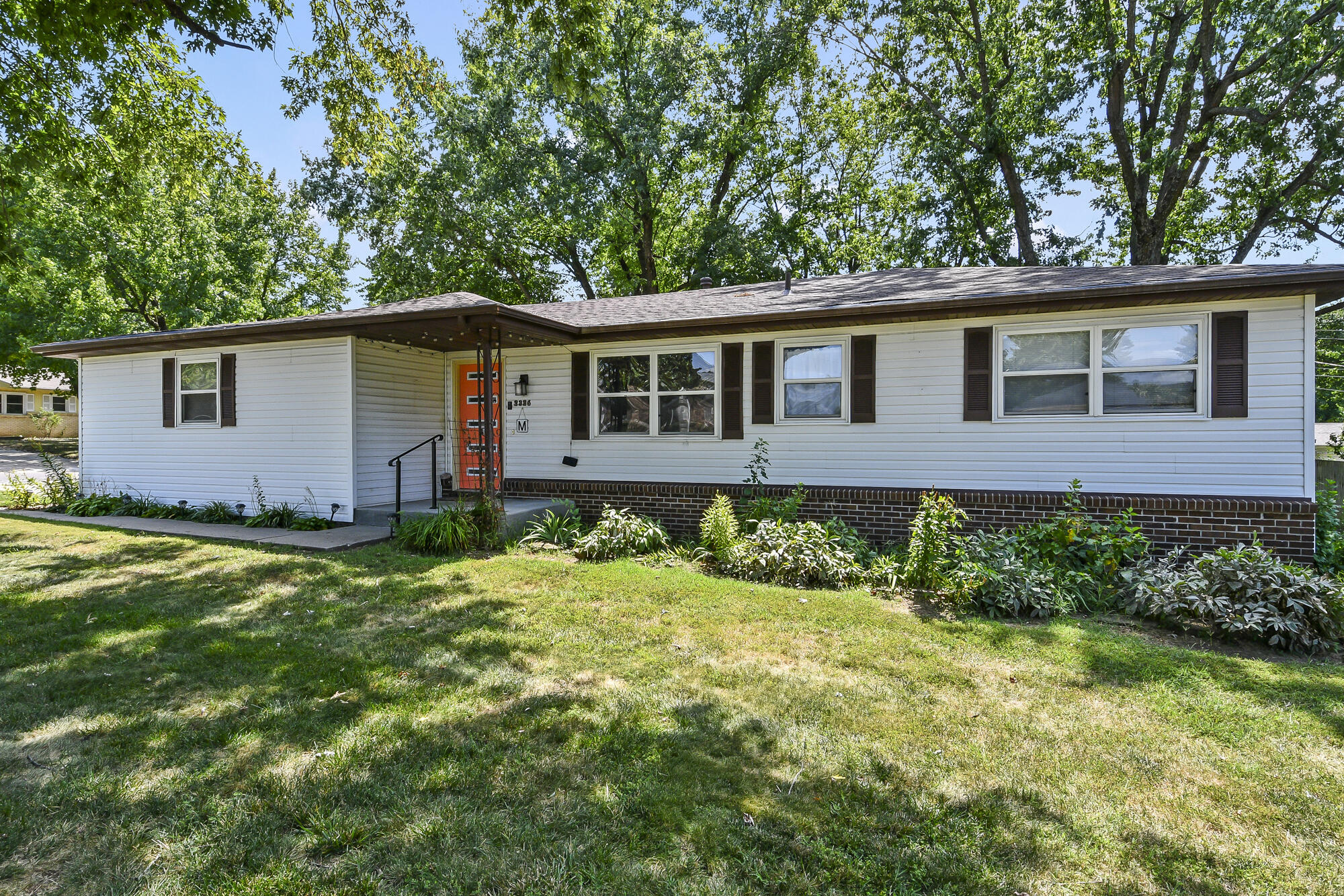 2326 E Nora 1