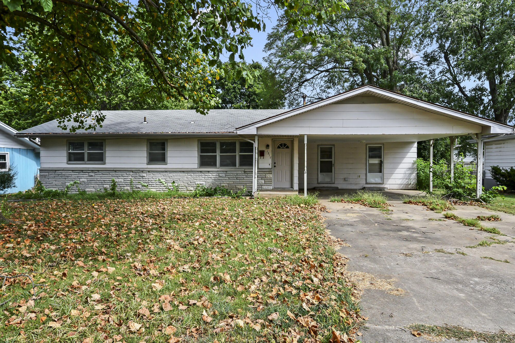 1317 E Cambridge 1