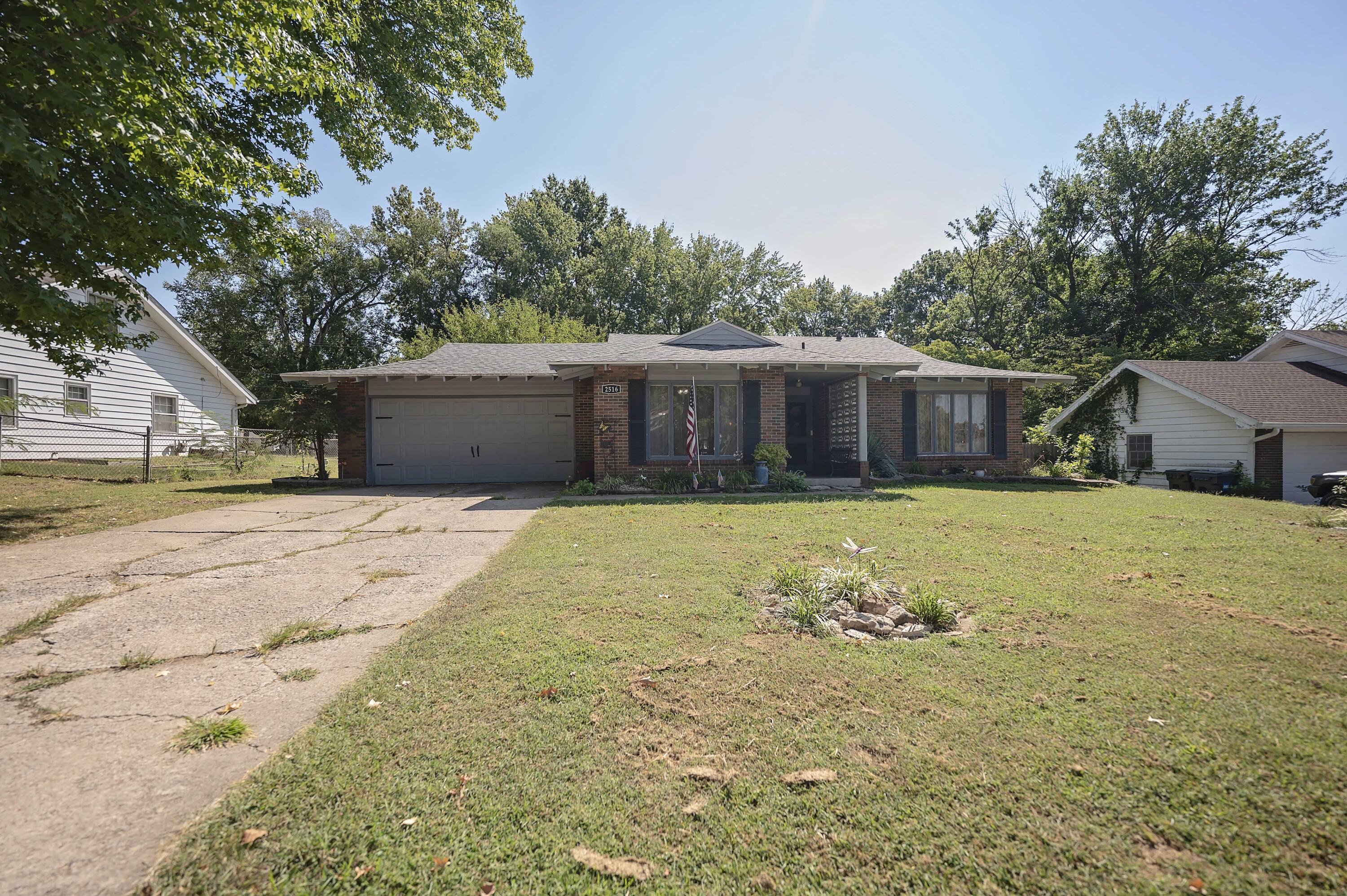 2516 S Weaver 1