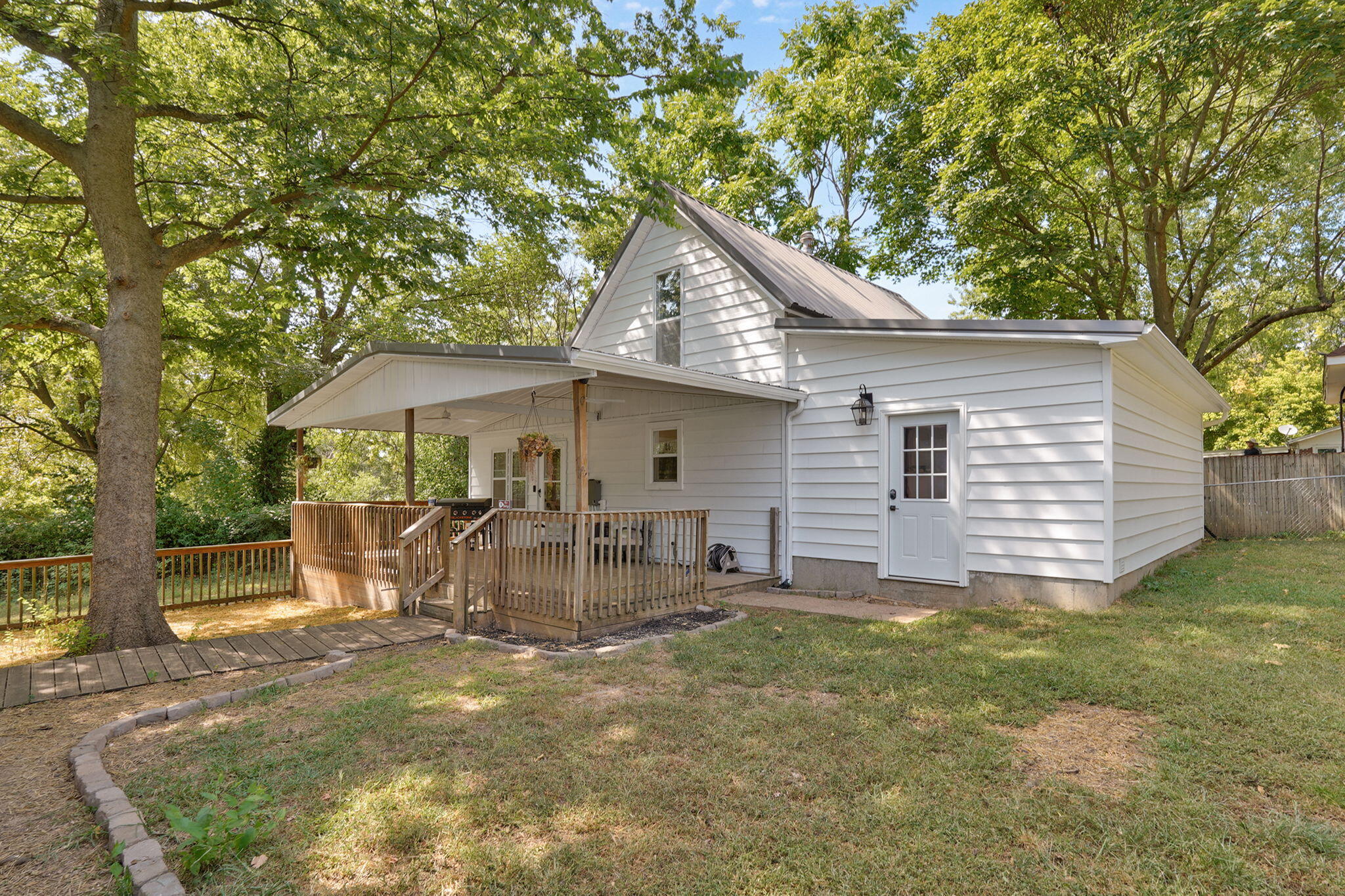 202 N Lincoln 1