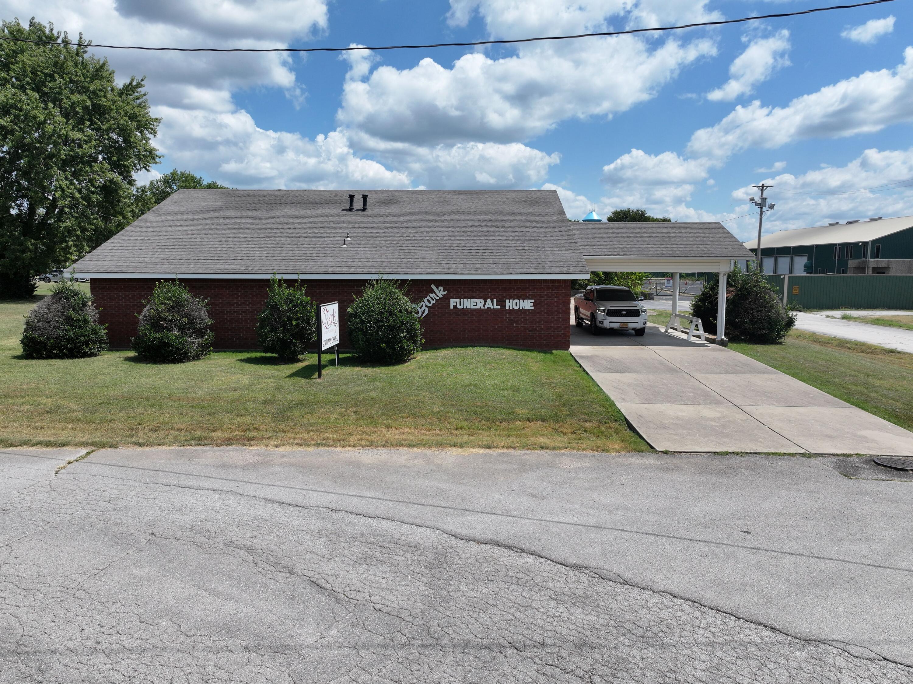 130 N Roy Hill 1