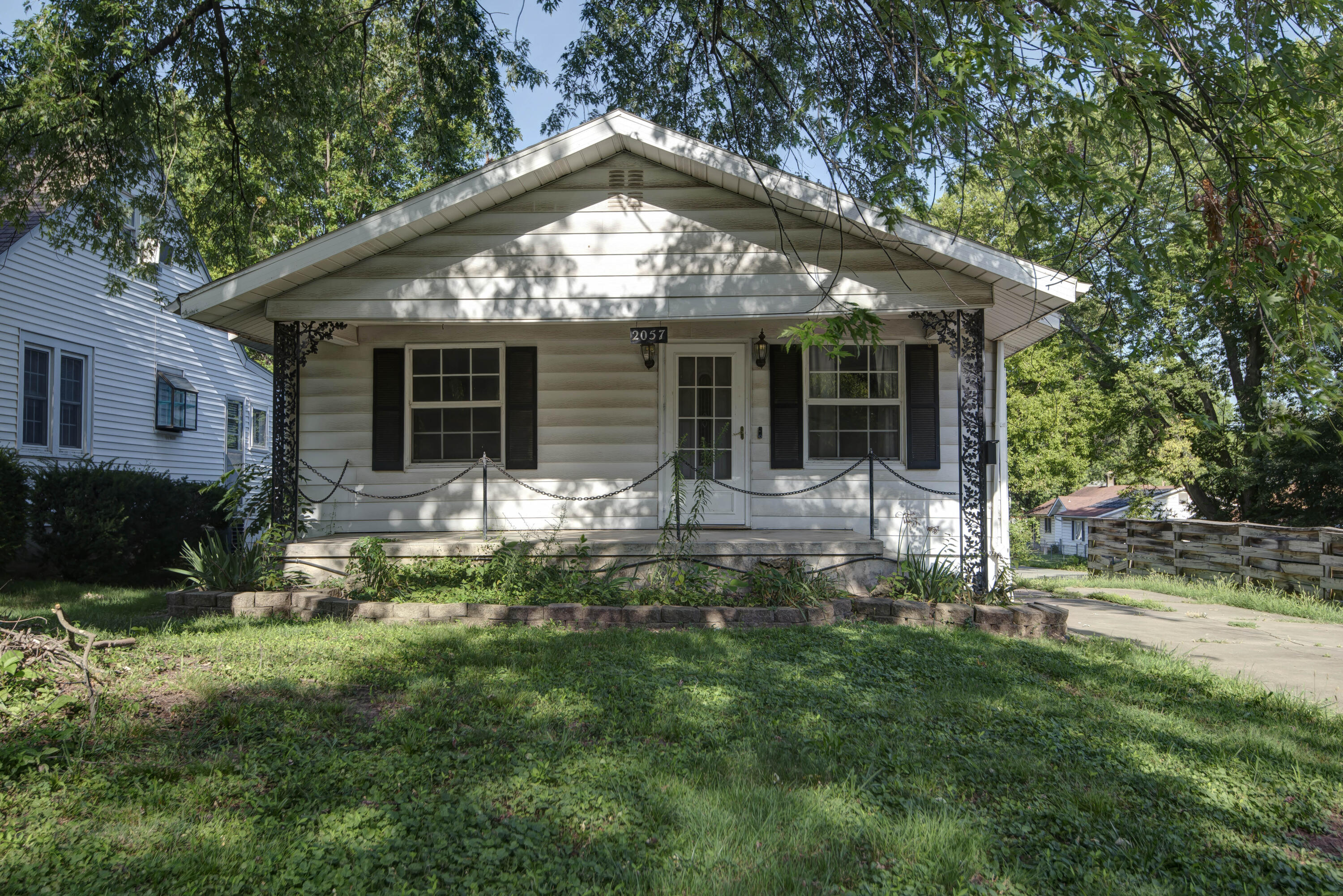 2057 N Douglas 1