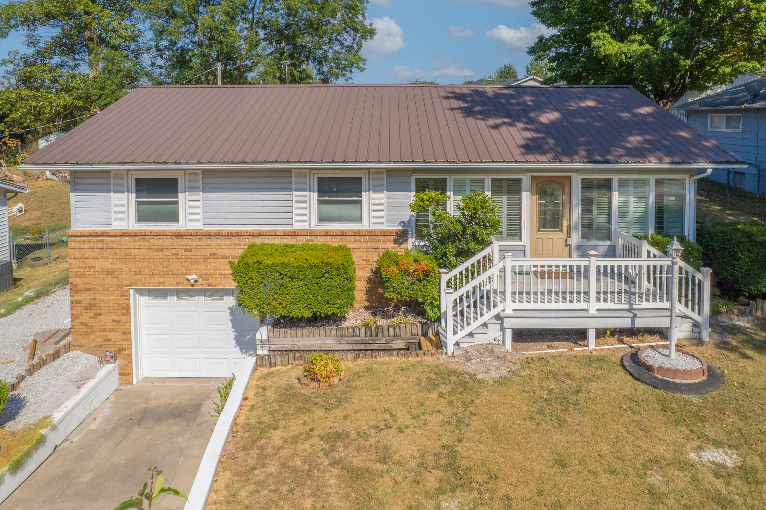 1305 Benton 1