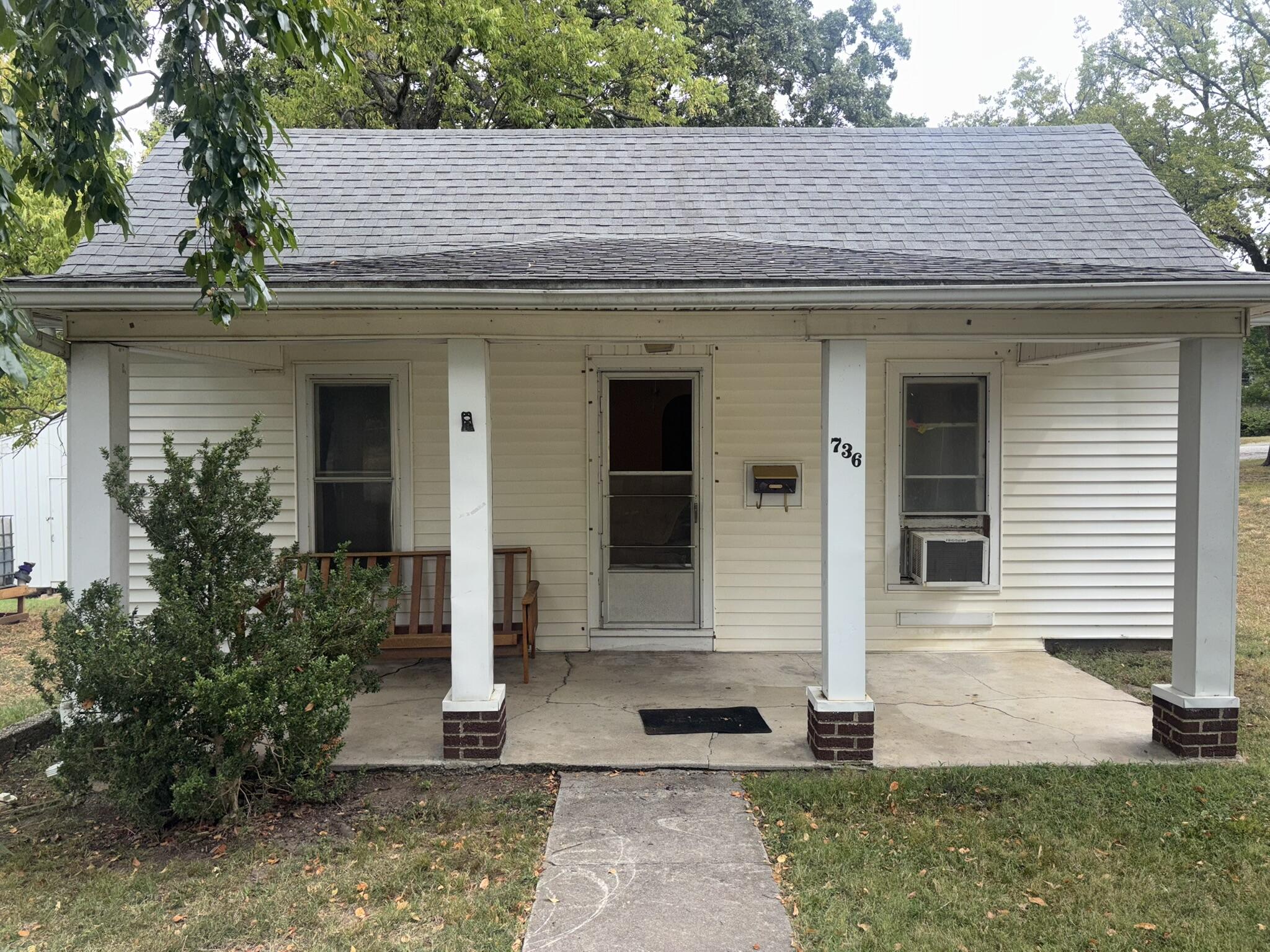 736 E 14th