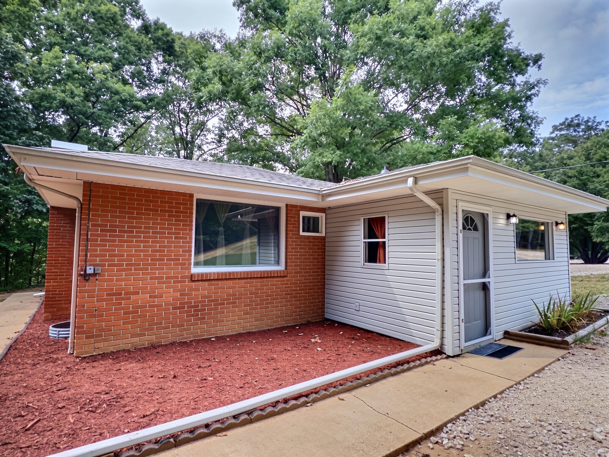 1643 Highway 160 1