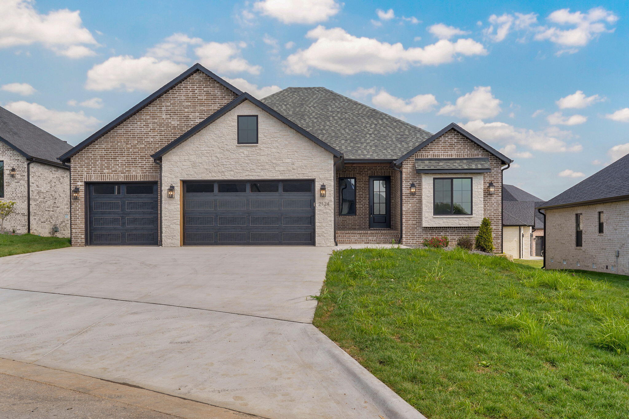 2124 N Sun Valley 1