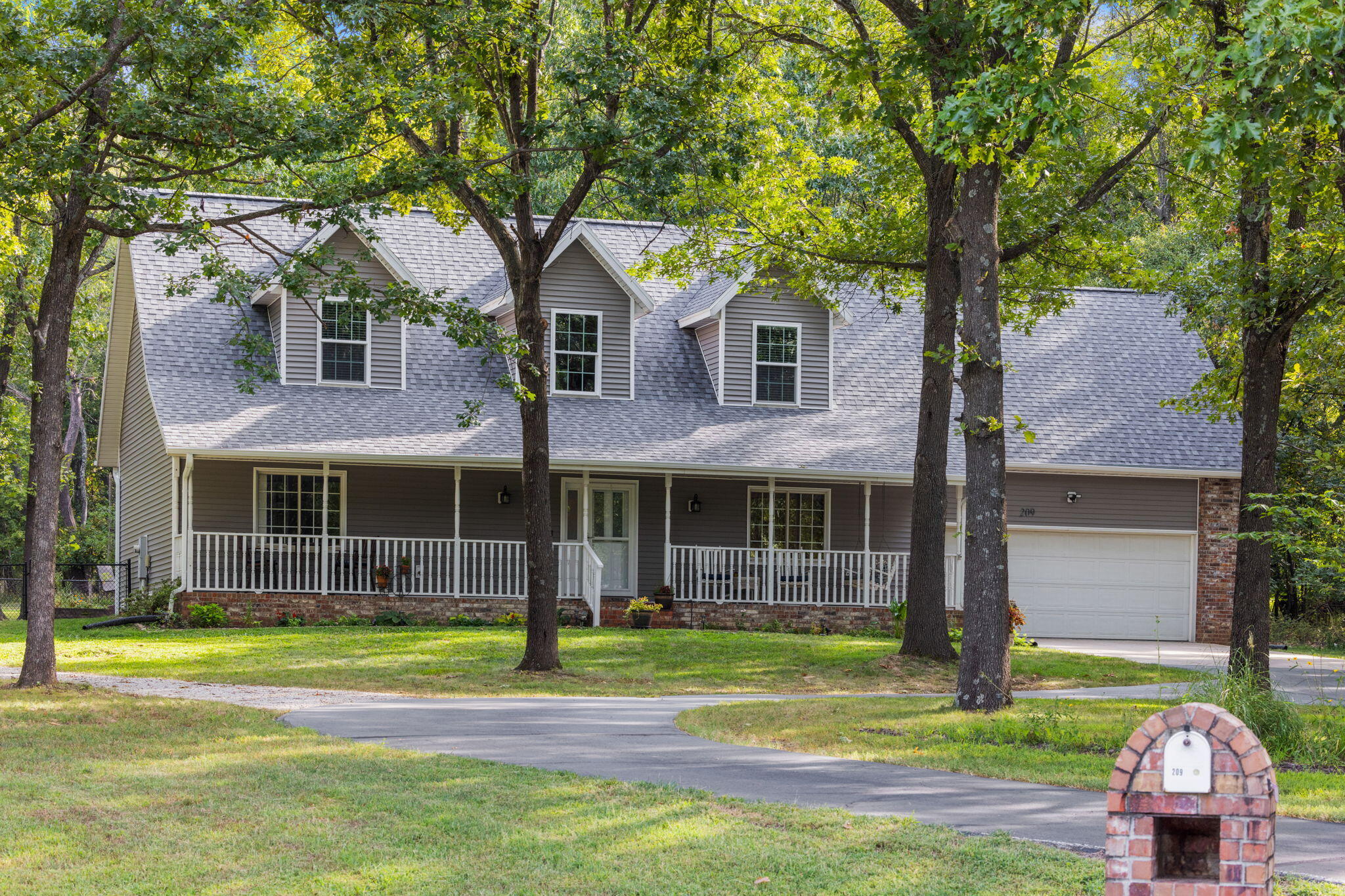 209 W Farm Road 82 1
