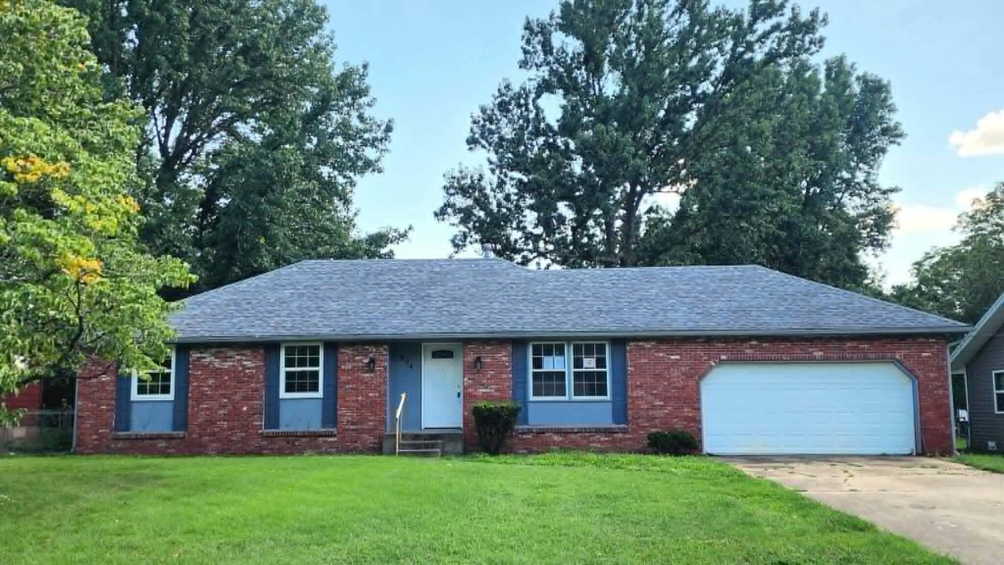 904 E Smith 1