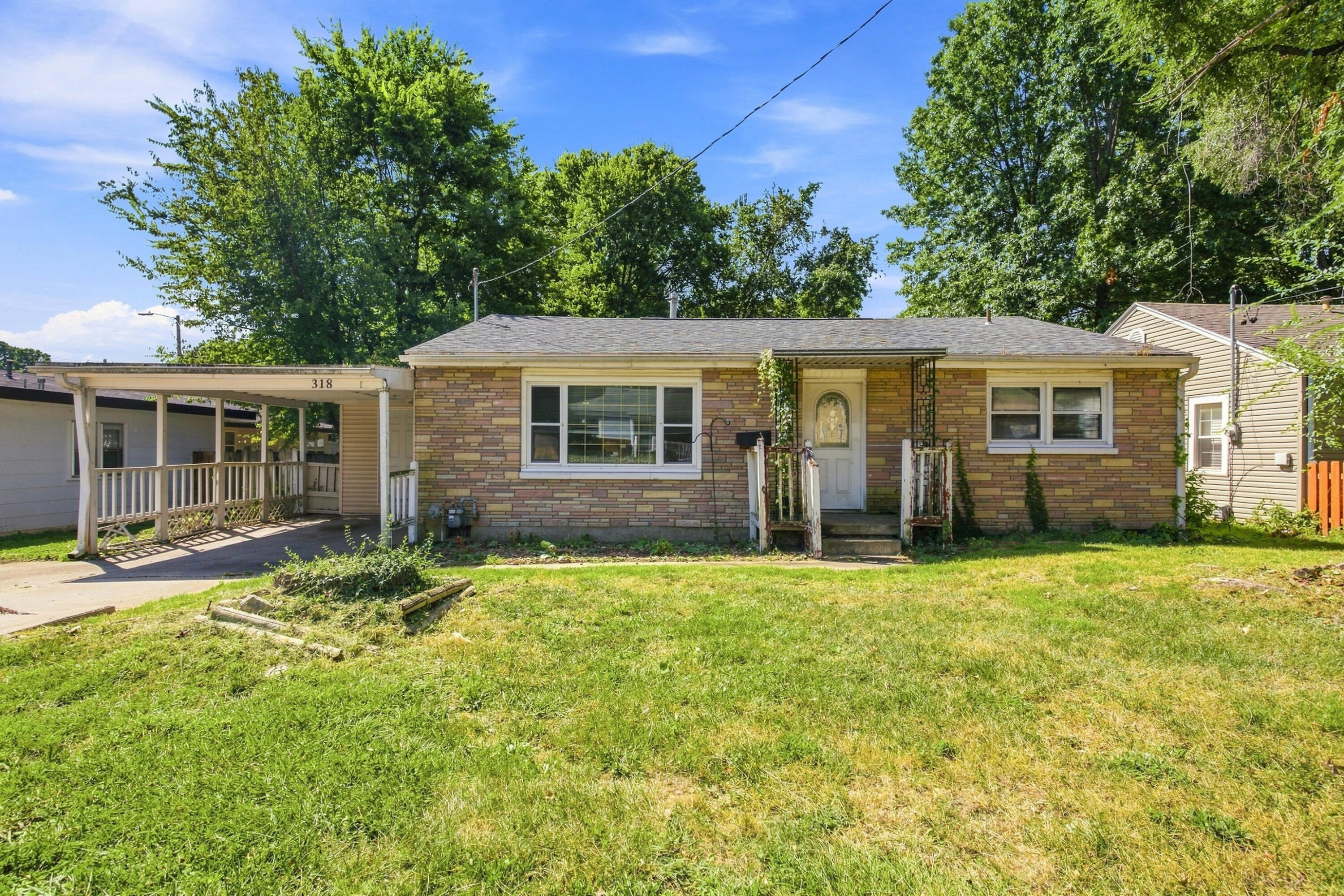 318 E Whiteside 1