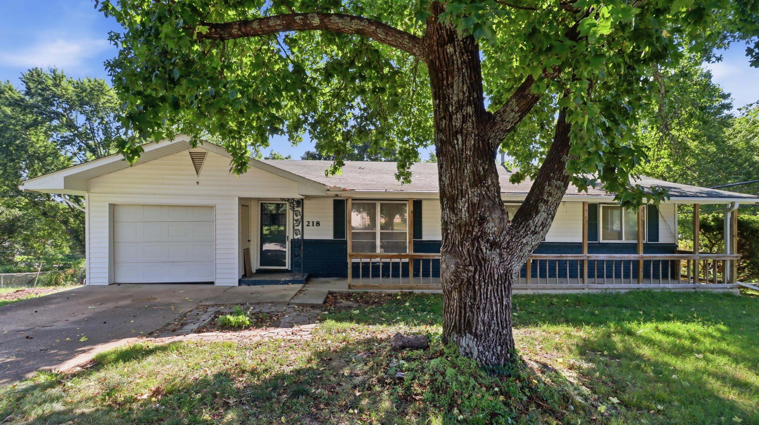 218 Pine 1
