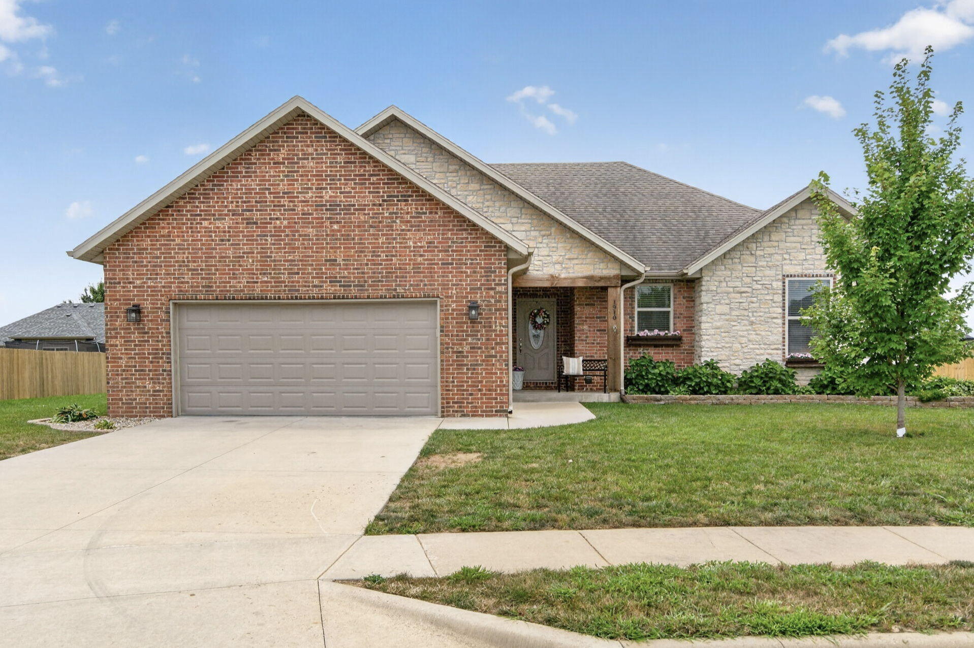 1910 E Whetstone 1