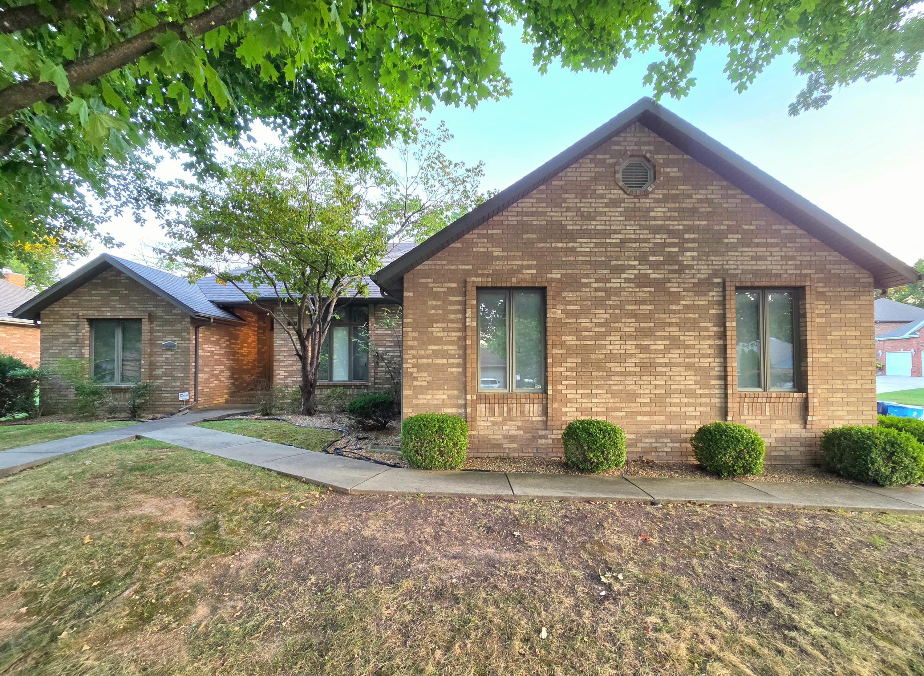 1228 W Beekman 1
