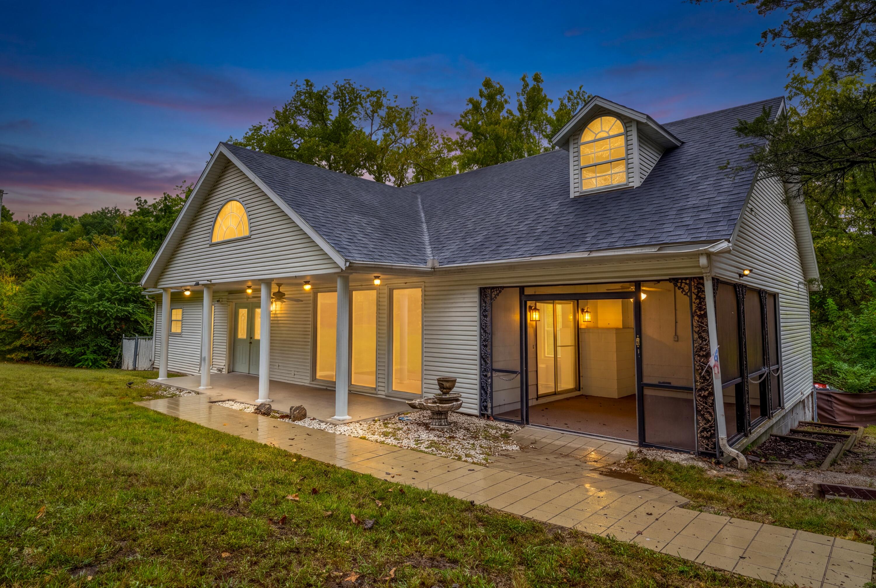 8669 Historic Highway 165 1