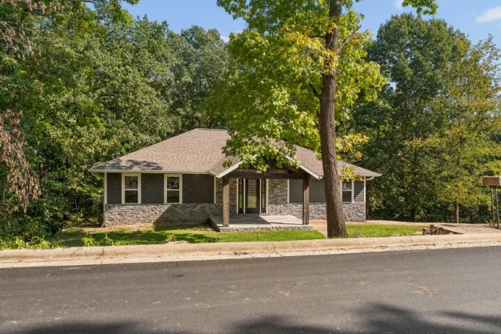 903 Oak Grove 1