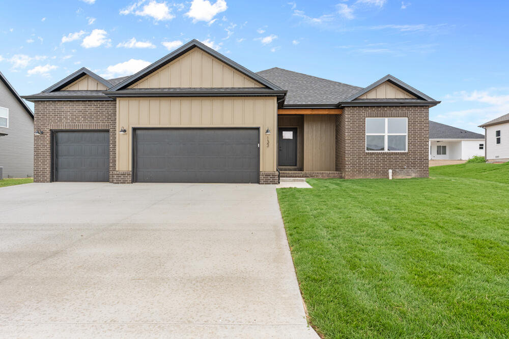 133 E Clayton 1