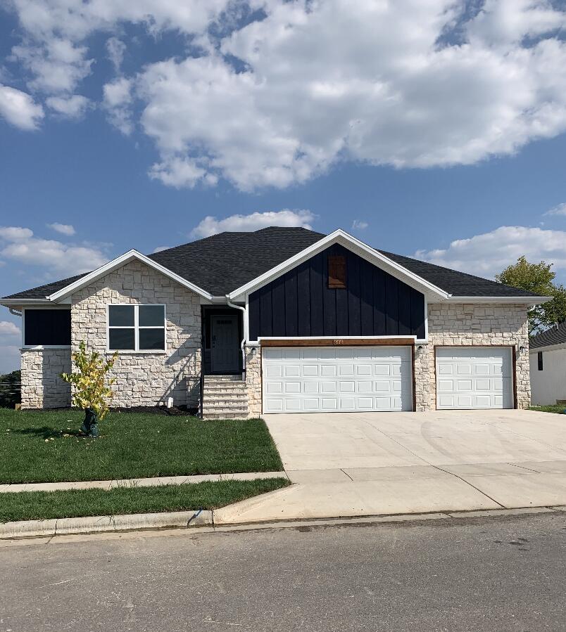 646 W Brook Hollow 1