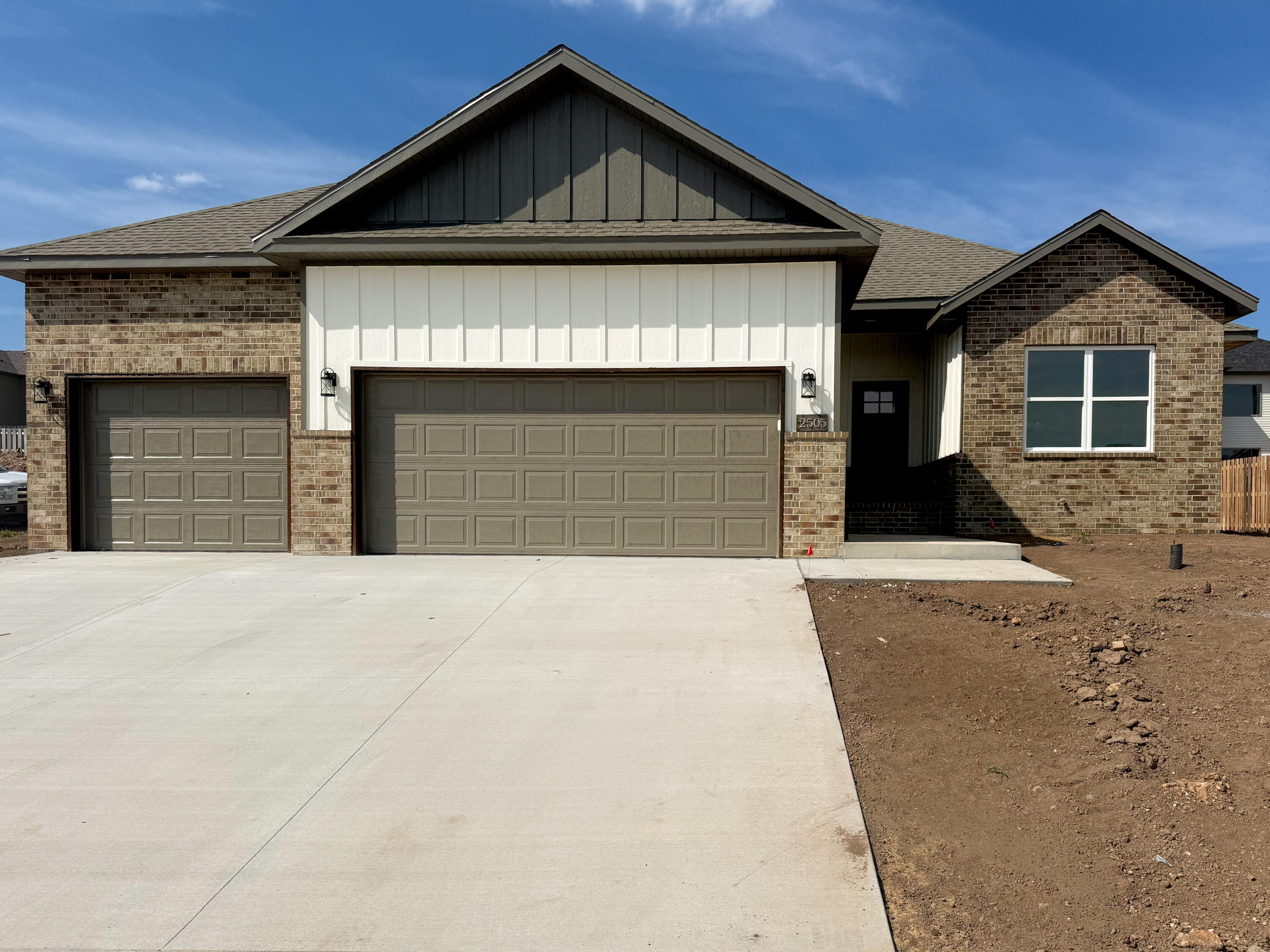 2505 W Fisherman 1