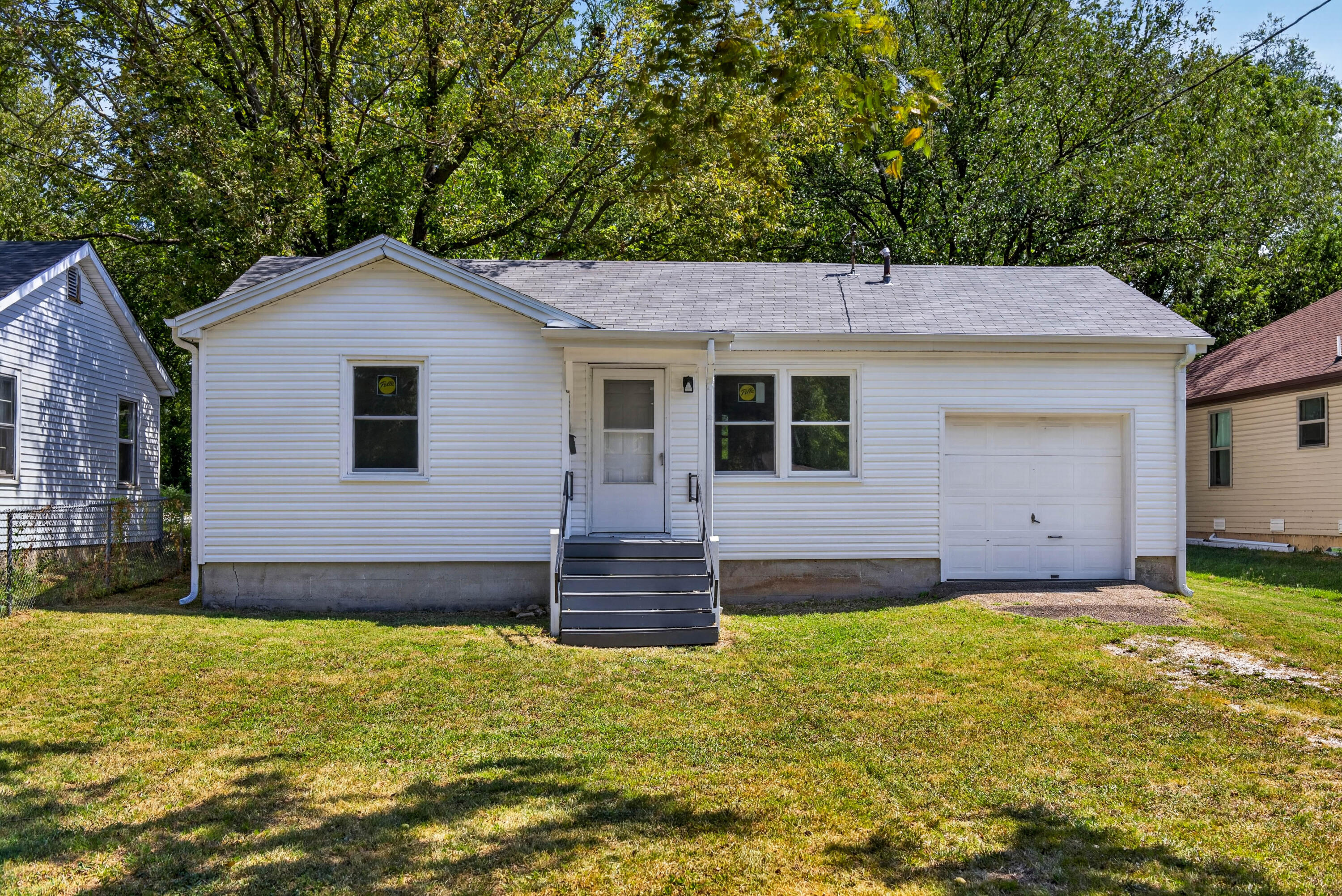 2120 N Fort 1