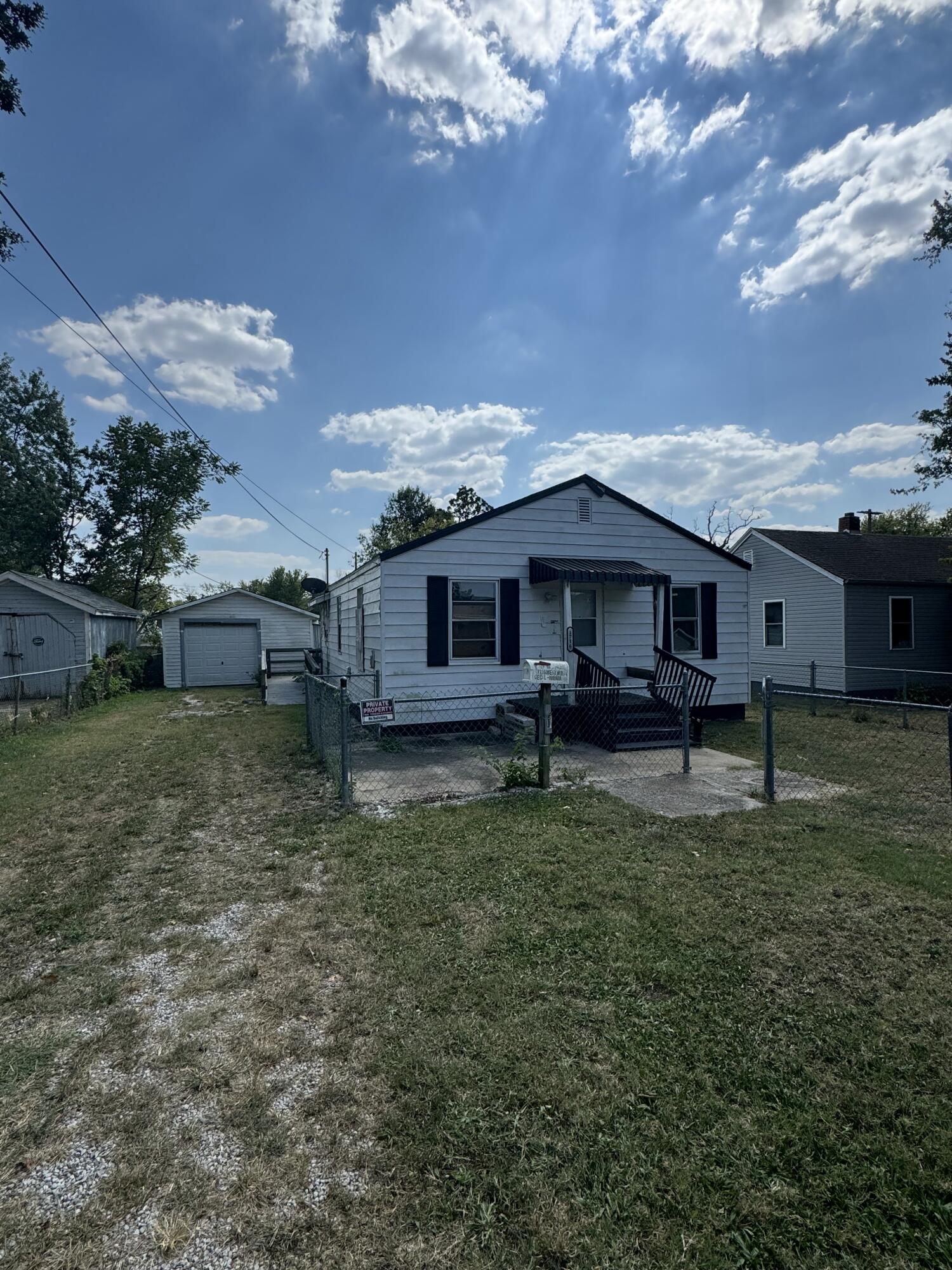 1716 W Hovey 1