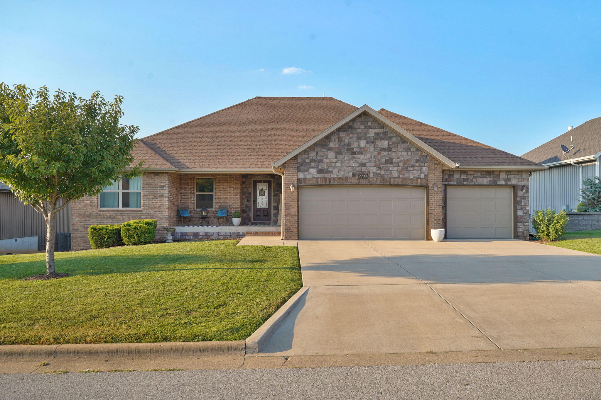 2741 W Fishhook 1