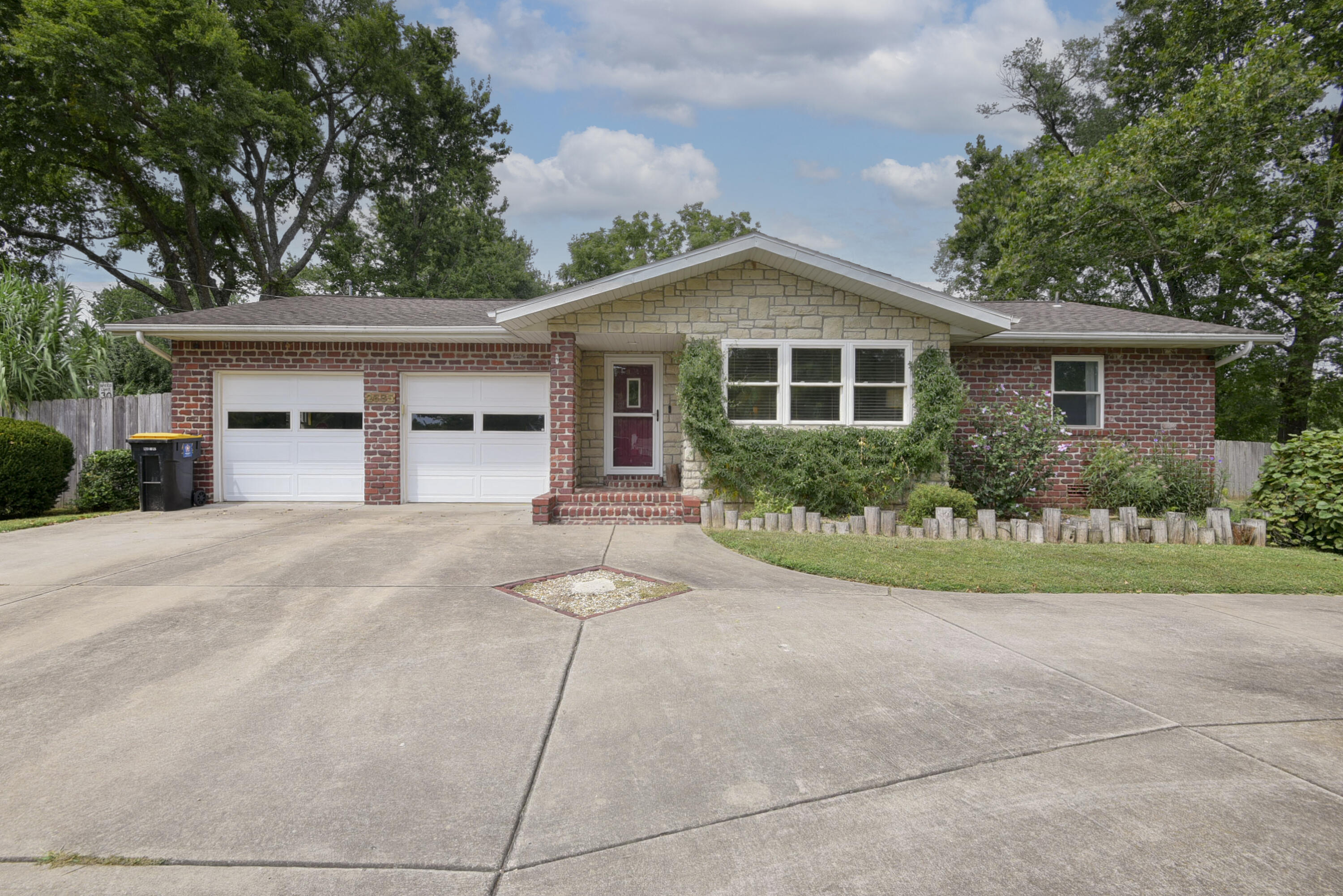 2685 W Farm Road 182 1