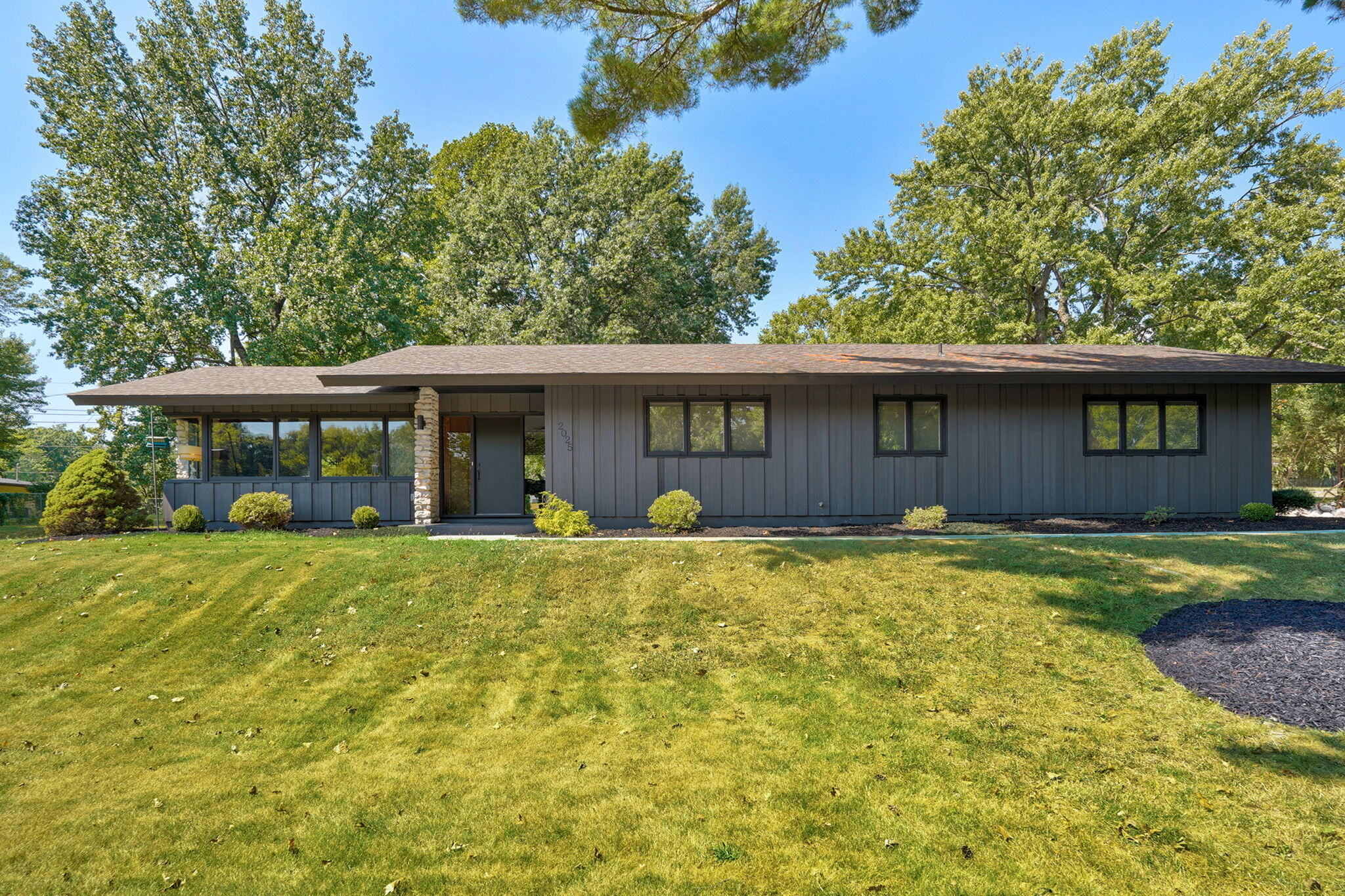 2025 S Arlington 1