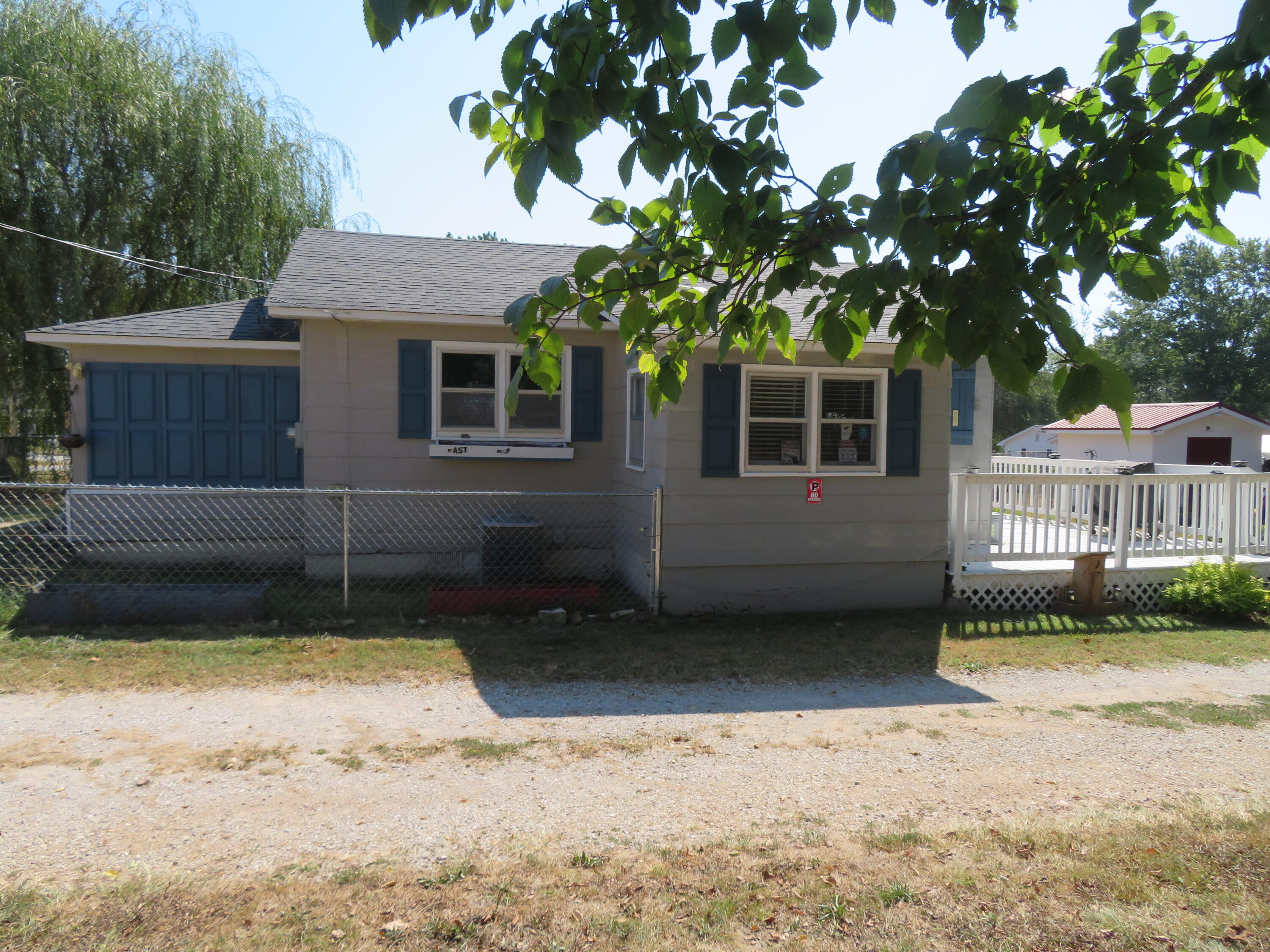 200 E Lee 1