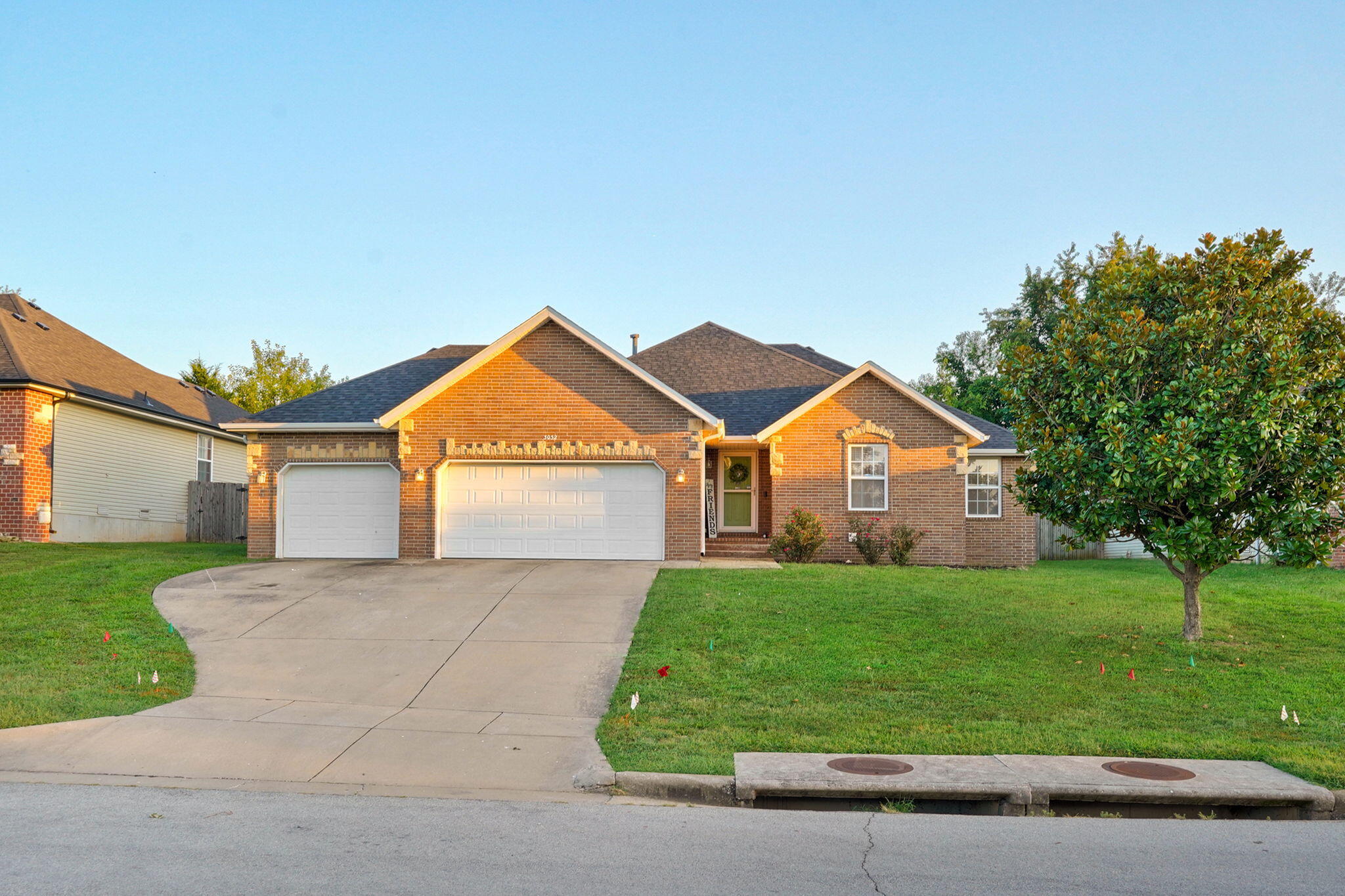 3032 W Grandview 1