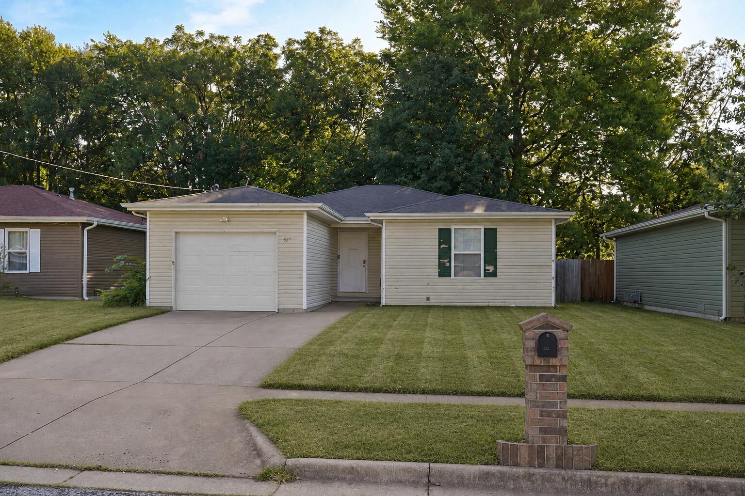 322 N Westport 1