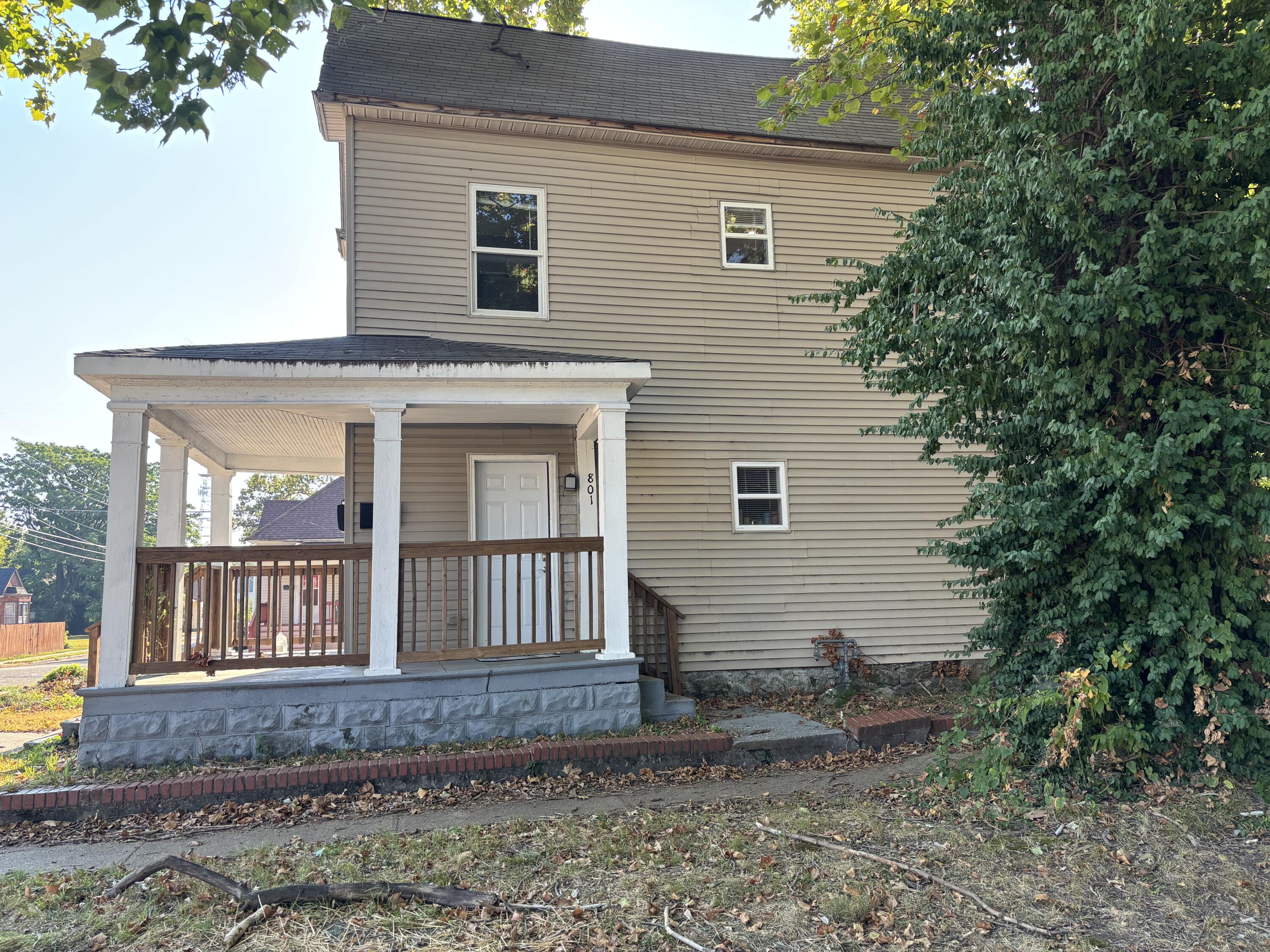801 S Jackson 1
