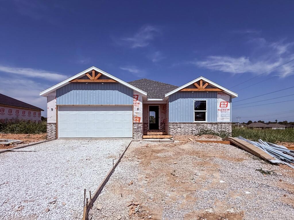 719 W Brook Hollow 1