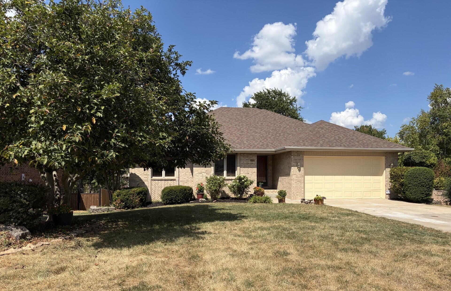 1099 E Nottingham 1