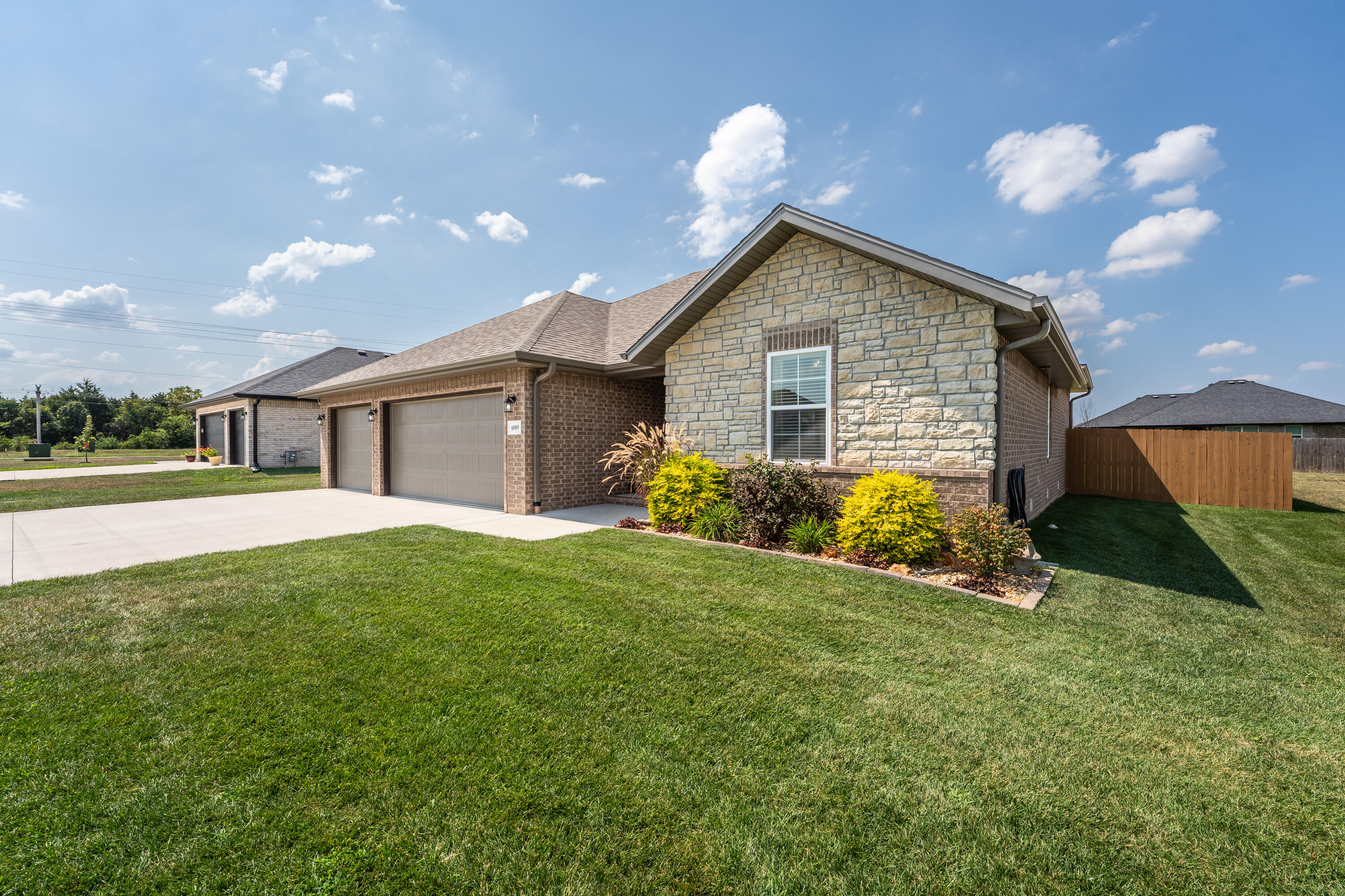 6089 S Canterbury 1