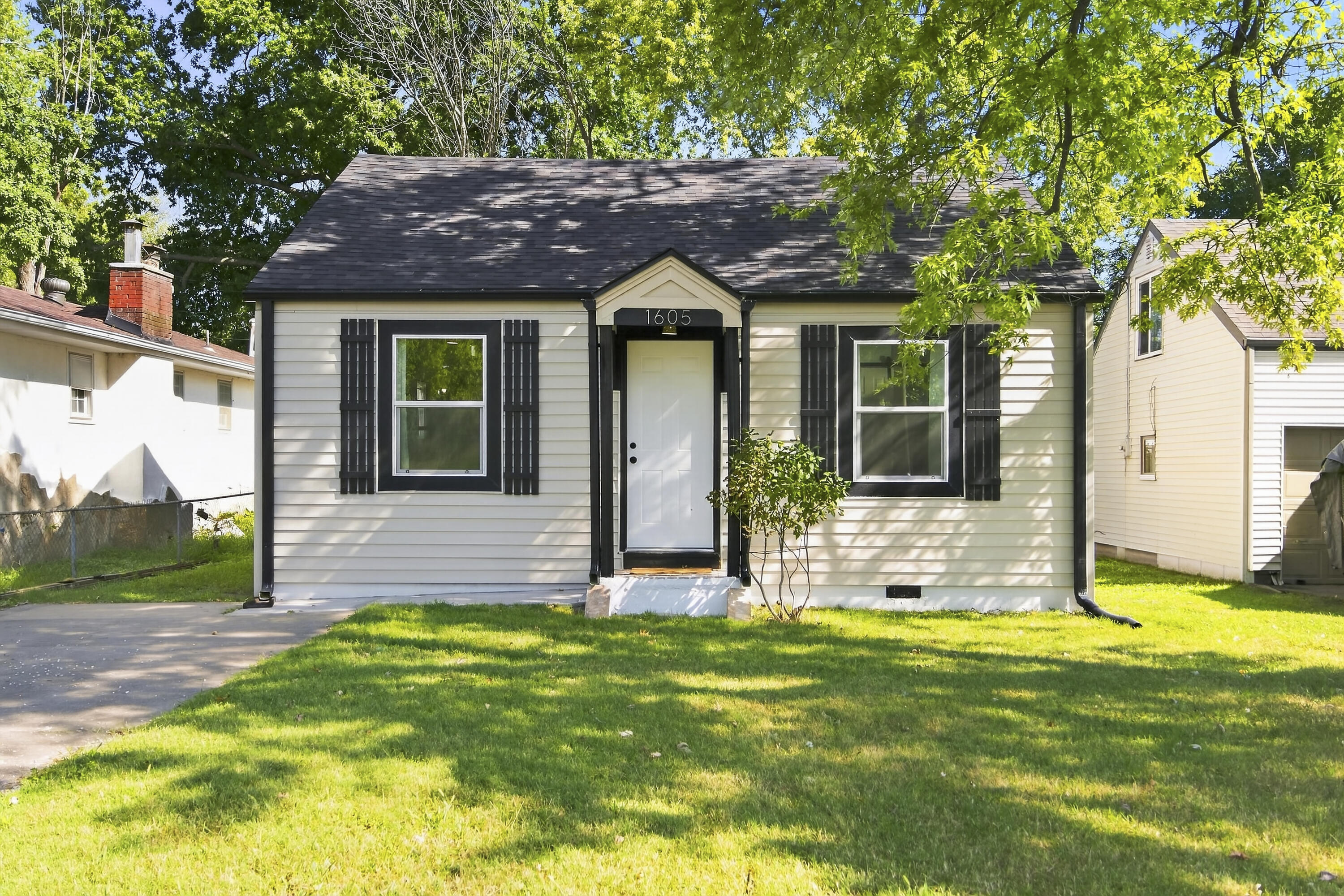 1605 E Blaine 1