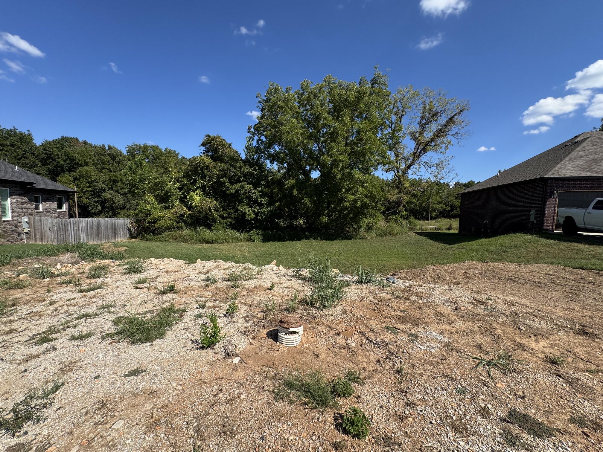1918 N Vineyard